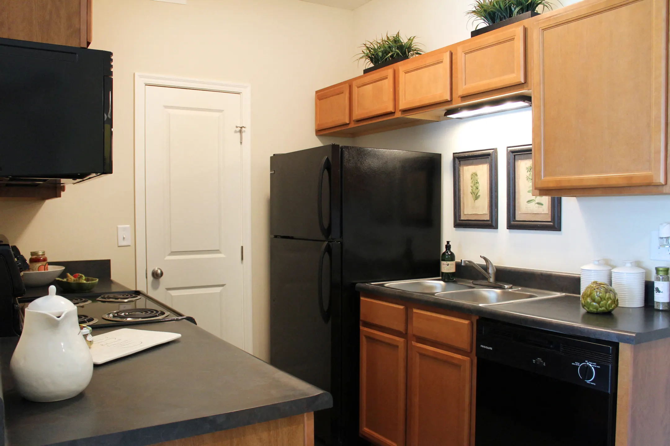 Kitchen - Residences at Northgate Crossing - Columbus, OH