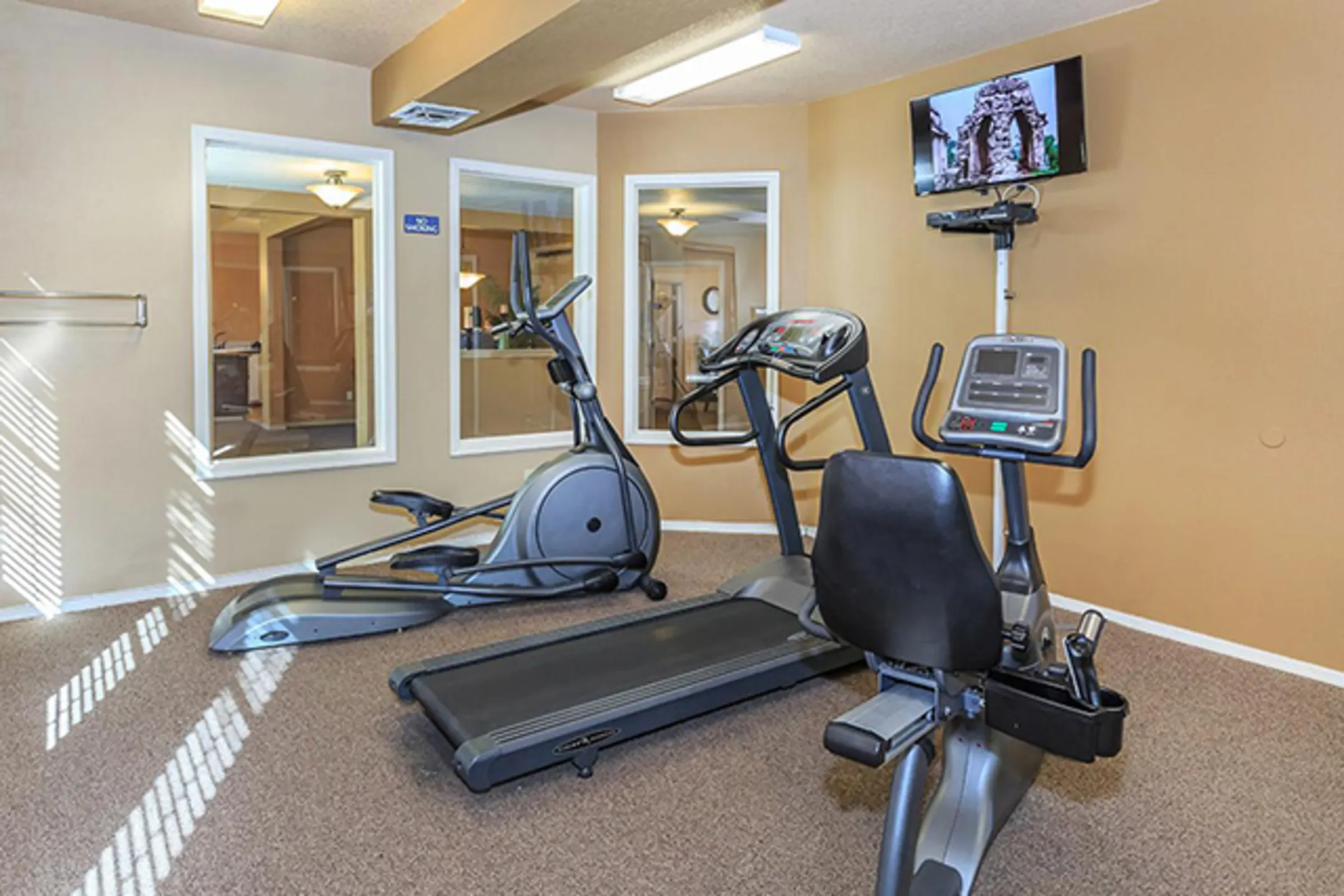 Fitness Weight Room - Orchard Hills Apartments - Richland, WA