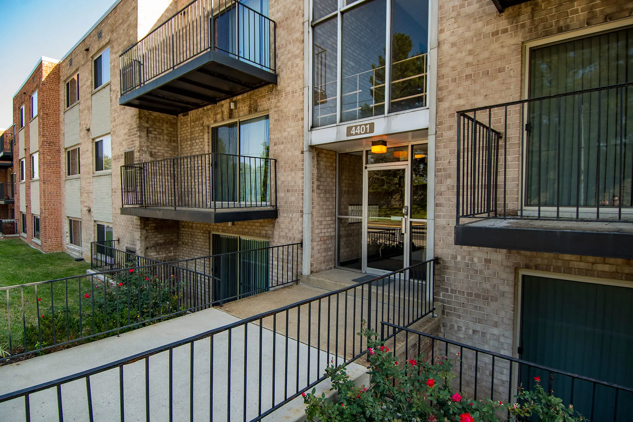 Patio / Deck - Clermont Apartments - Washington, DC