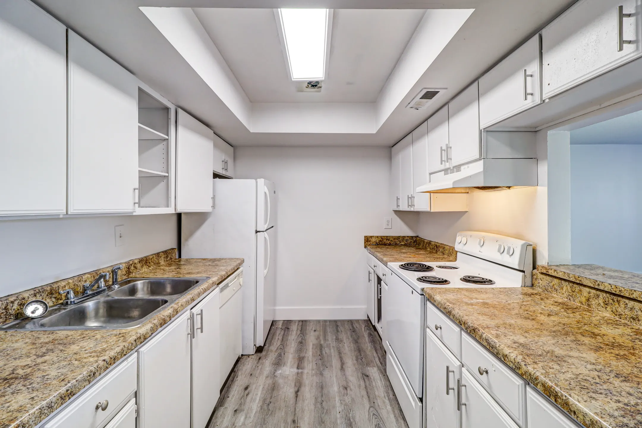 Kitchen - Red Bay Apartments - Jacksonville, FL
