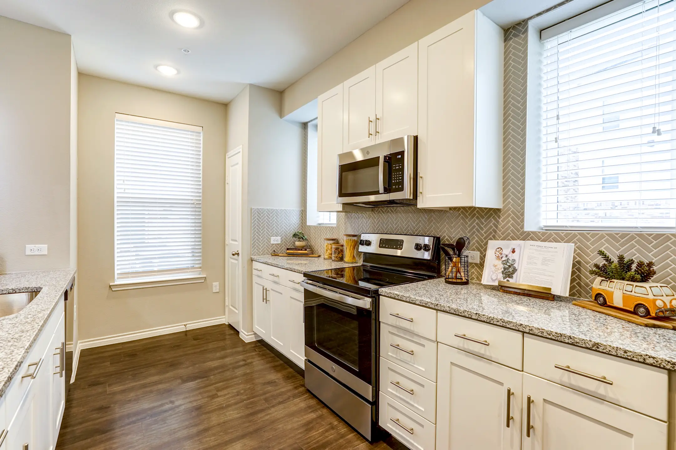 The Ovilla at Legacy Square Apartments Red Oak, TX 75154