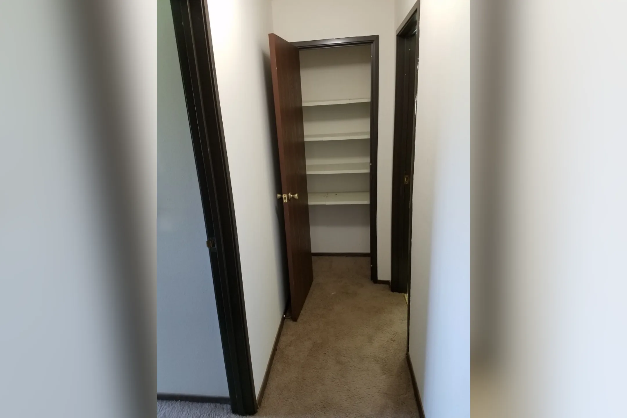 Lake Park Apartments 3749 S Packard Ave Saint Francis, WI