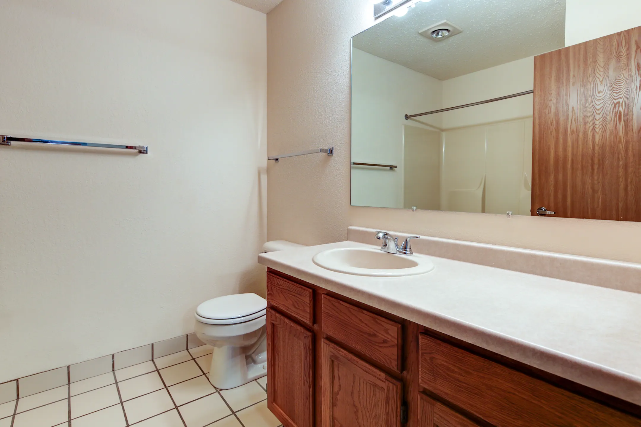 Parkside Apartments / Grace Manor Apartments 205219A W. Jefferson