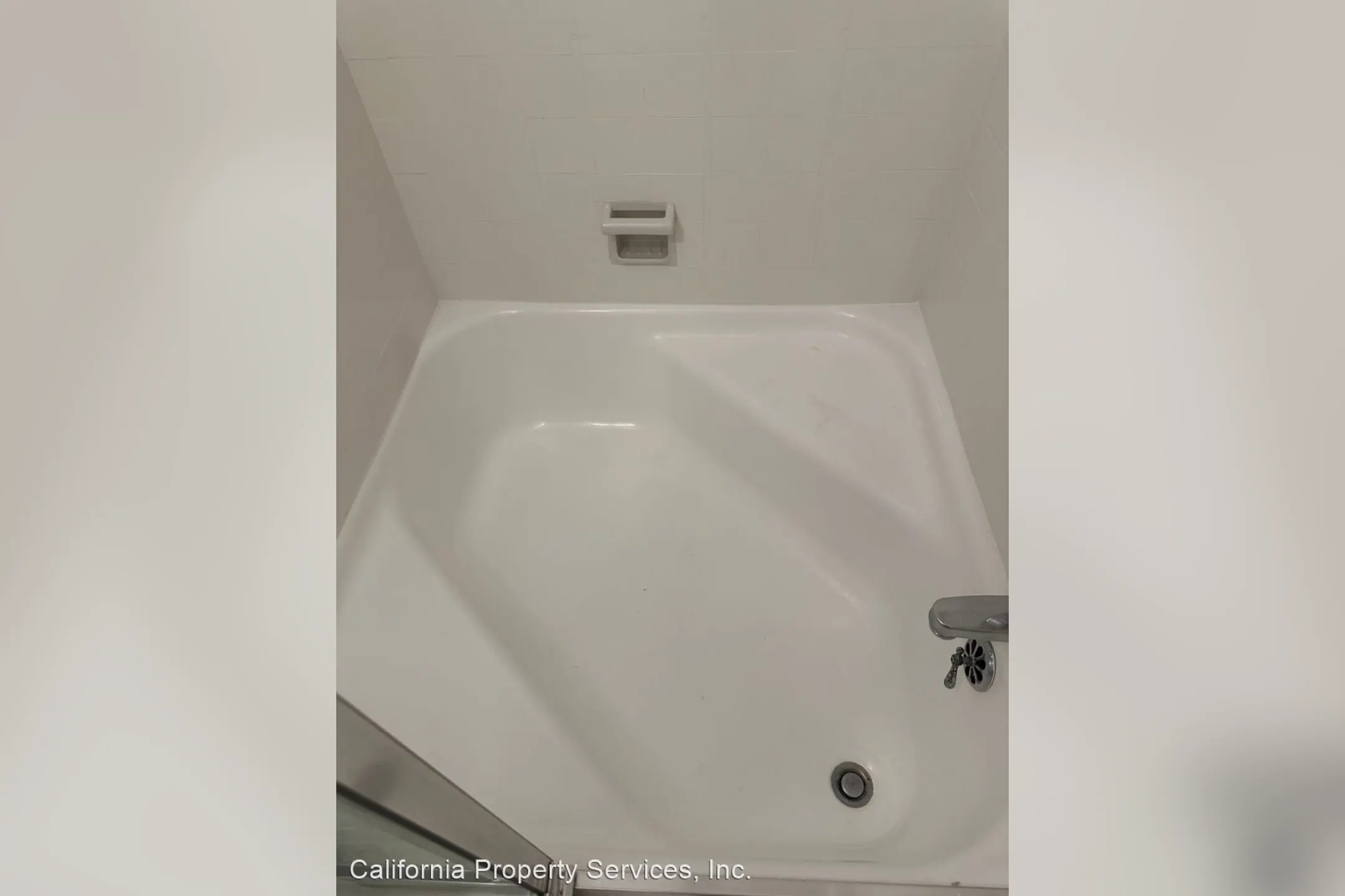 Bathroom - Marina Pierce Apartments - San Francisco, CA