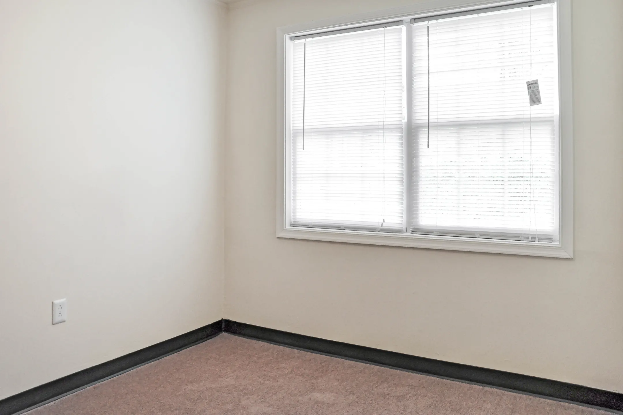 Ingleside Square Apartments 3515 Gatling Ave Norfolk, VA Apartments