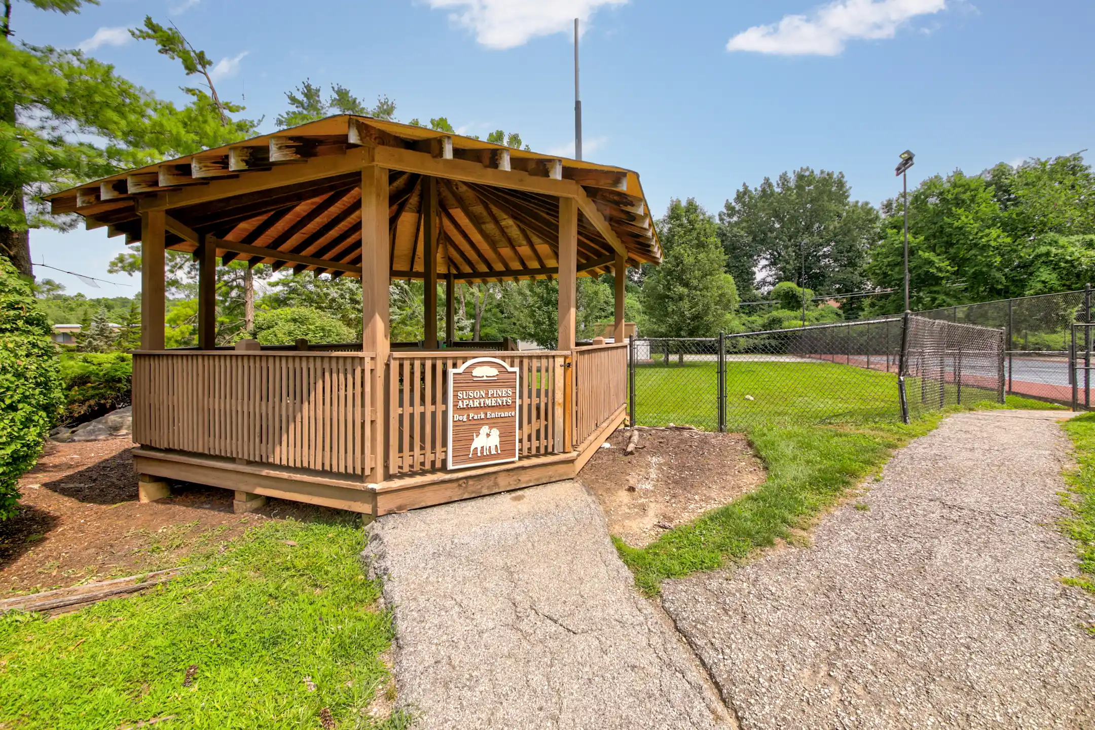 Suson Pines Apartments Saint Louis, MO 63128