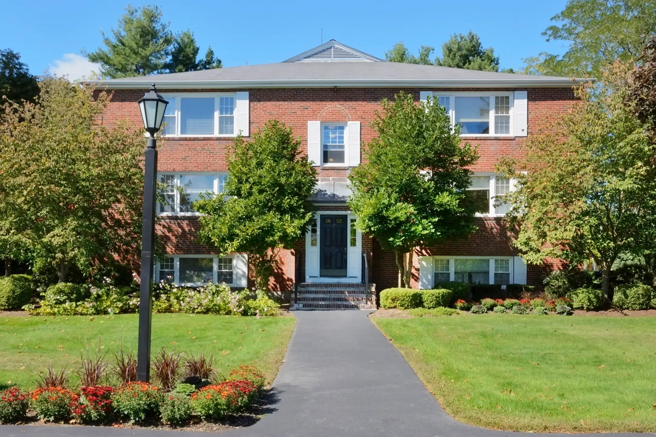 Captain Parker Arms 7 Captain Parker Arms Lexington, MA Apartments