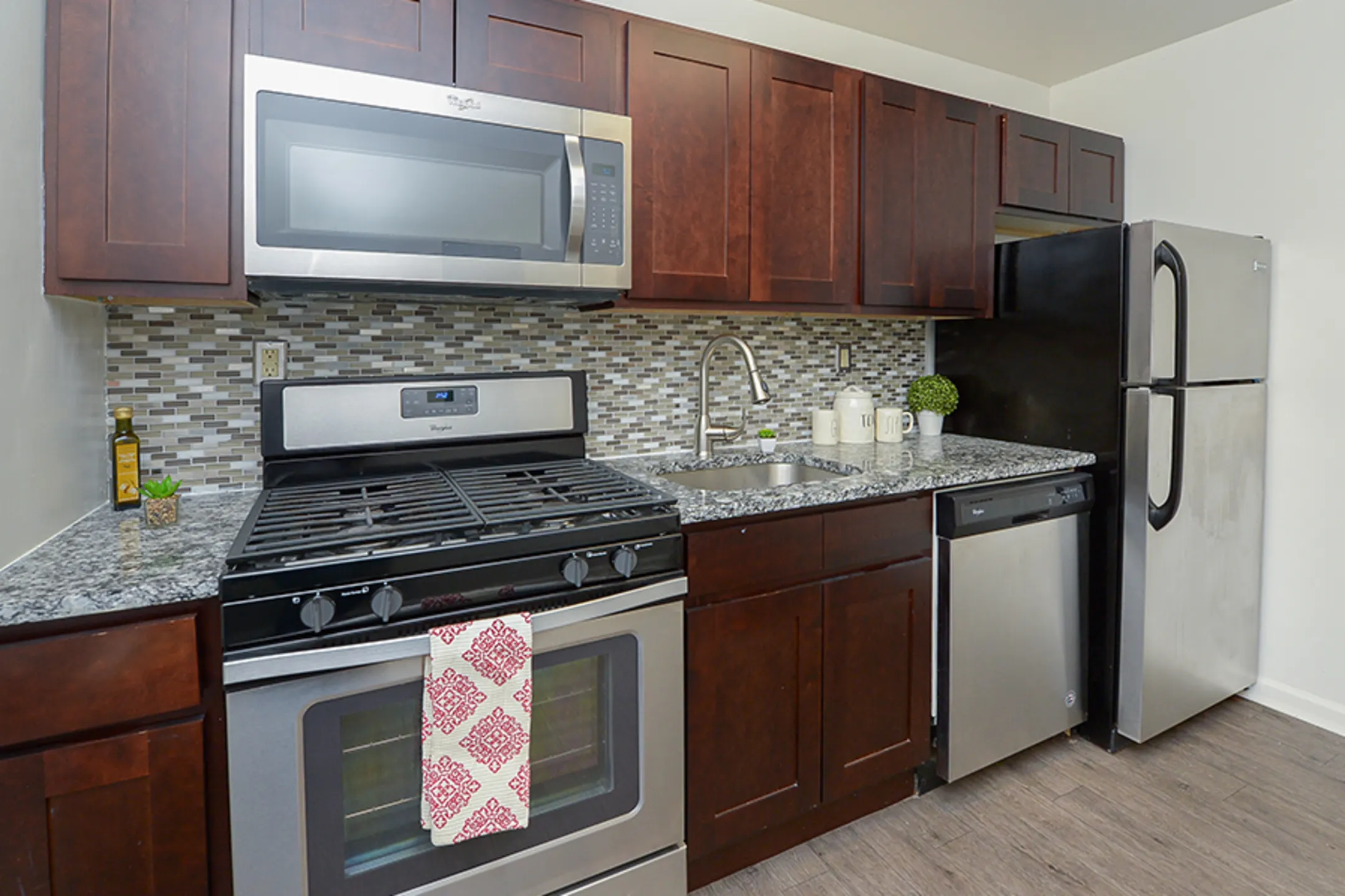 Kitchen - Duncan Hill Apartments & Townhomes - Westfield, NJ