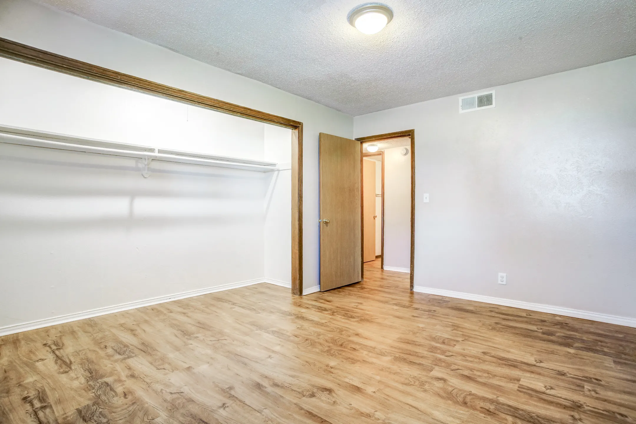 Bedroom - Turnberry Apartments - Norman, OK