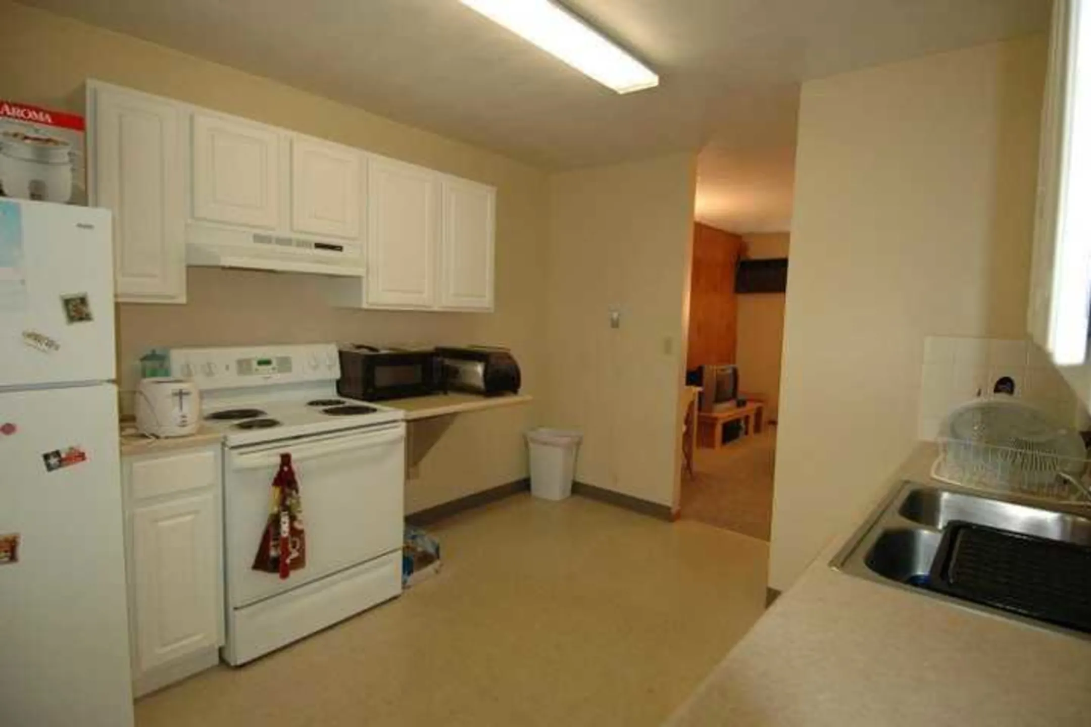 Kitchen - Crestview Apartments - West Lafayette, IN