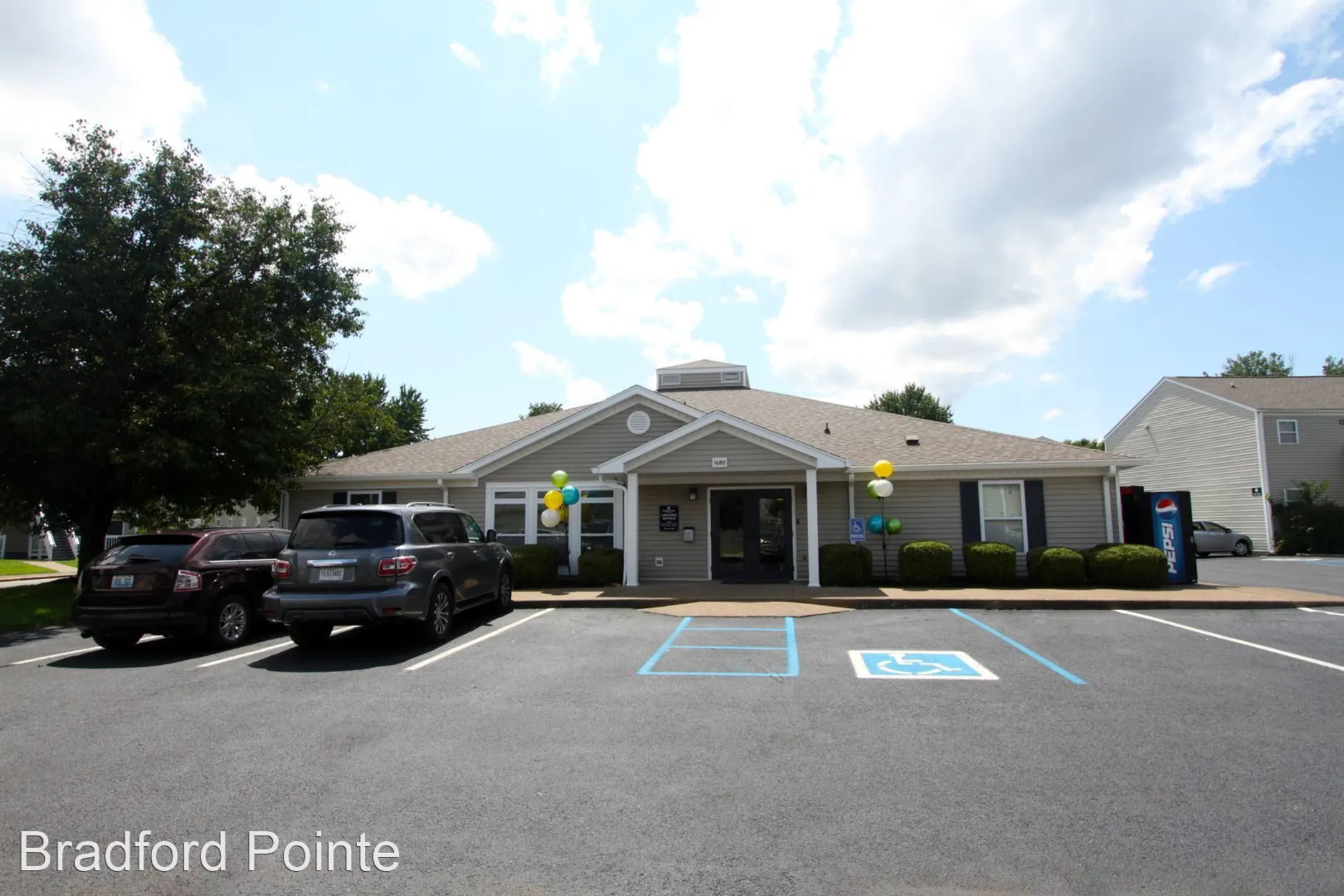 Building - Bradford Pointe Apartments - Evansville, IN