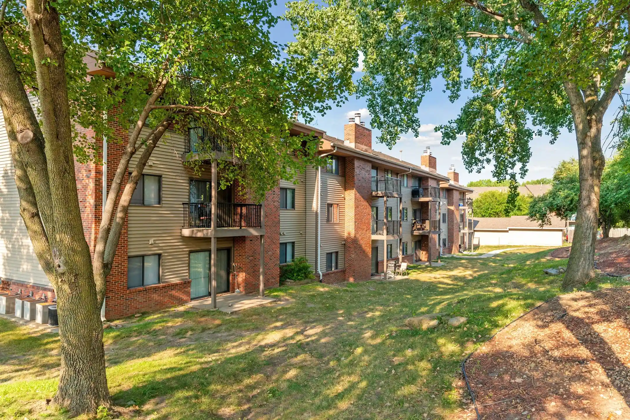 Westchester Square Apartments Des Moines, IA 50310