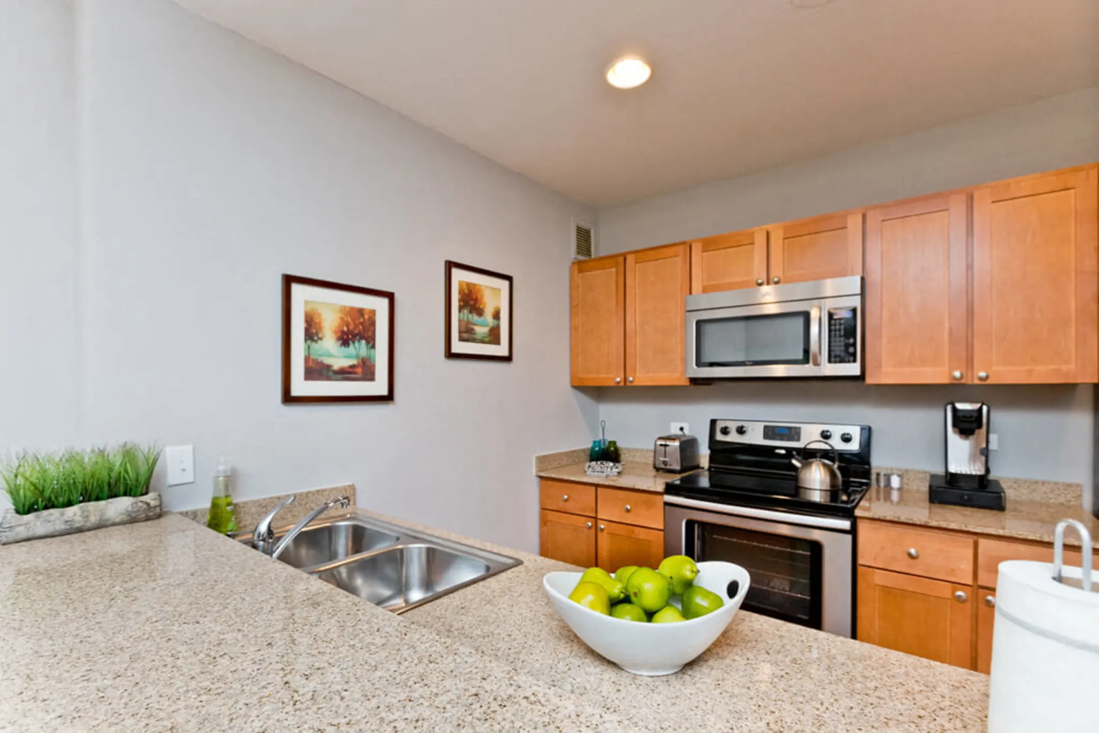 Sheridan Plaza 4607 N Sheridan Rd Chicago, IL Apartments for Rent
