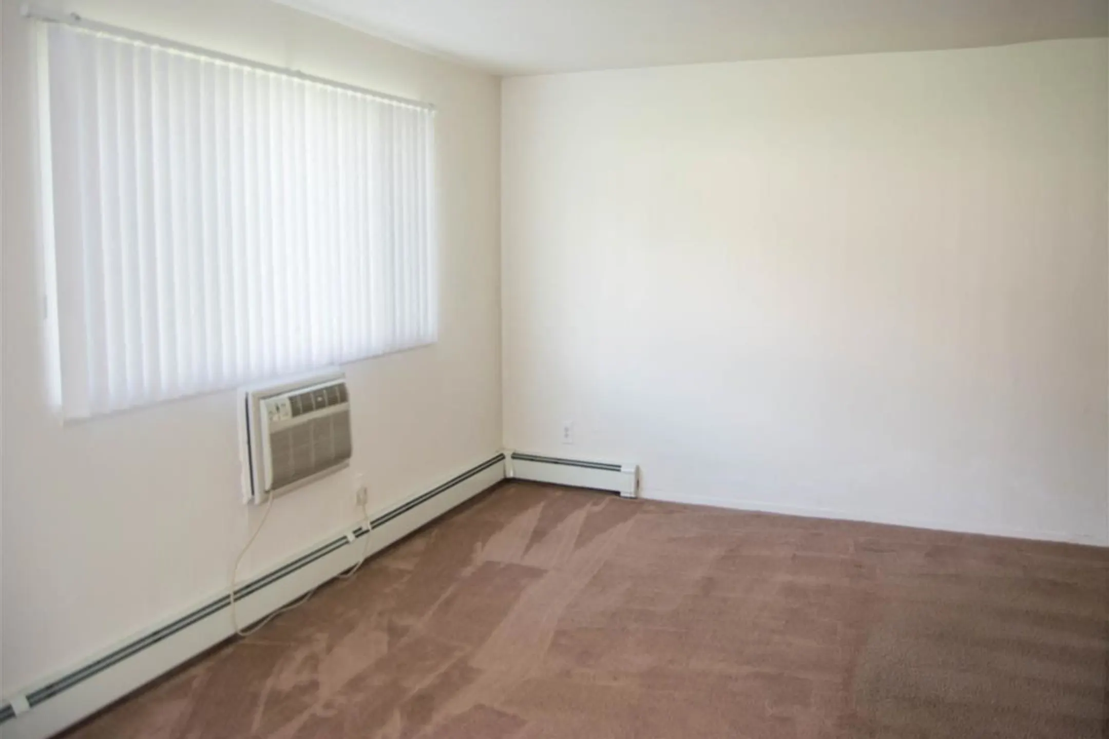 Brookwood at Holbrook 835 Broadway Avenue Holbrook, NY Apartments