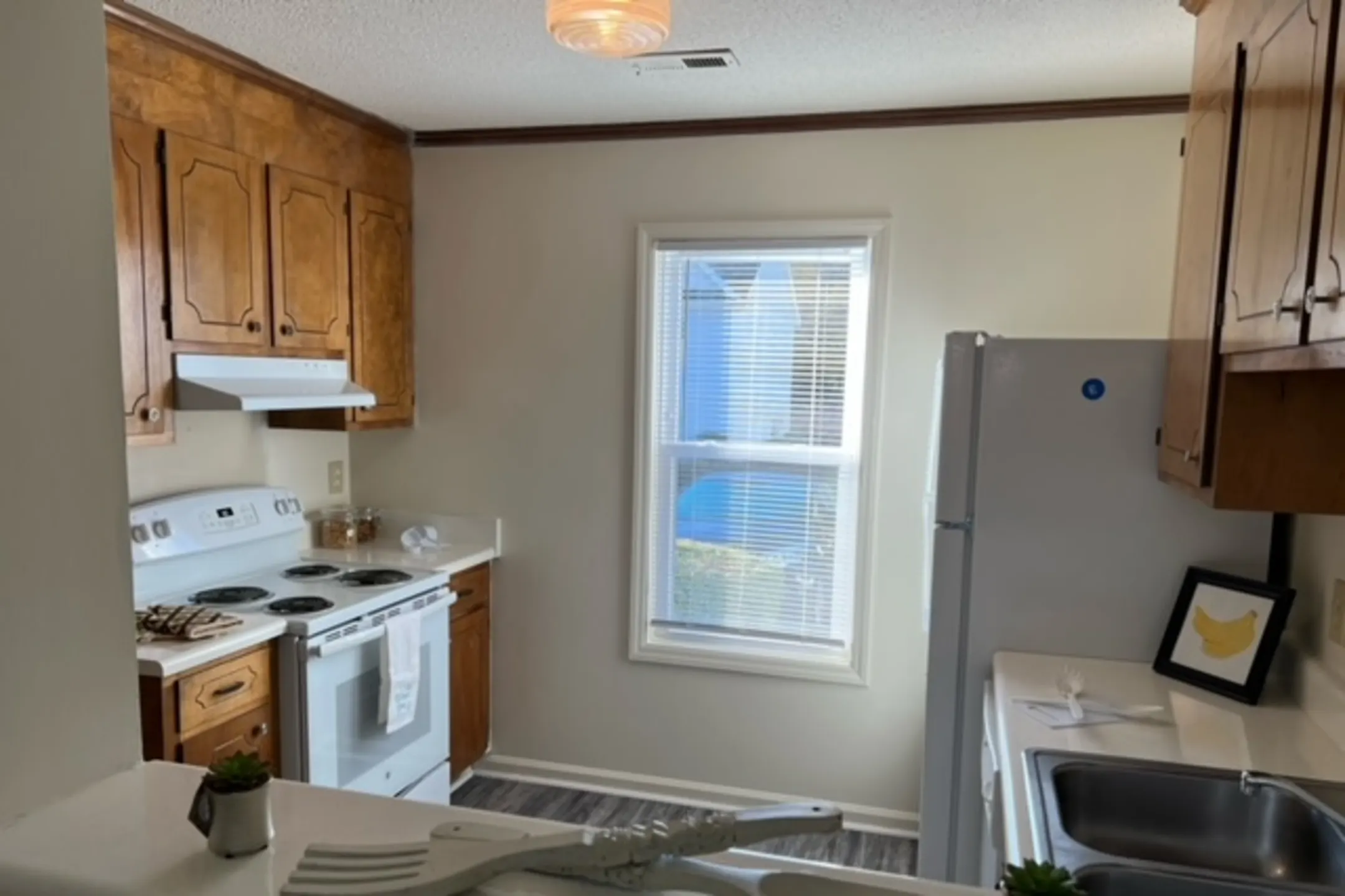 Kitchen - Hudson Woods Apartments - Gastonia, NC