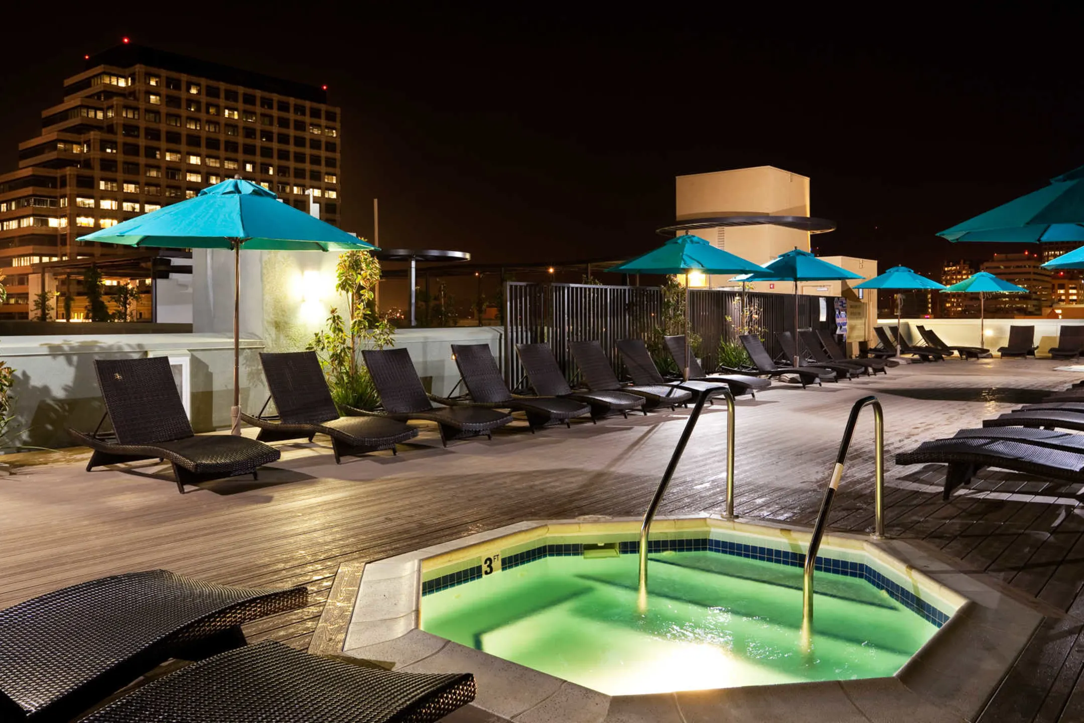 Eleve Lofts and Skydeck 200 E Broadway Glendale, CA Apartments for