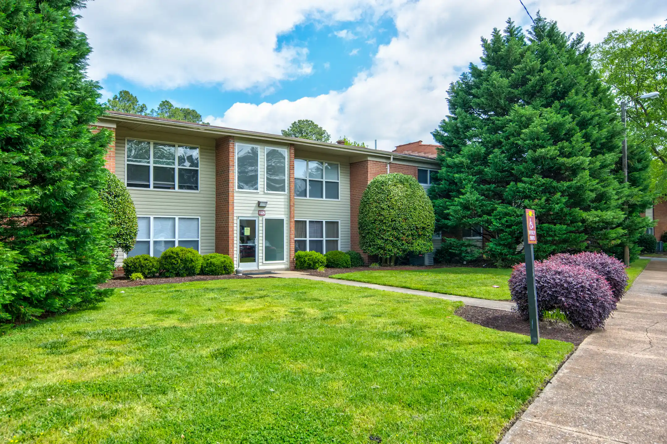 Hodges Manor 1008 Cherokee Rd Portsmouth, VA Apartments for Rent