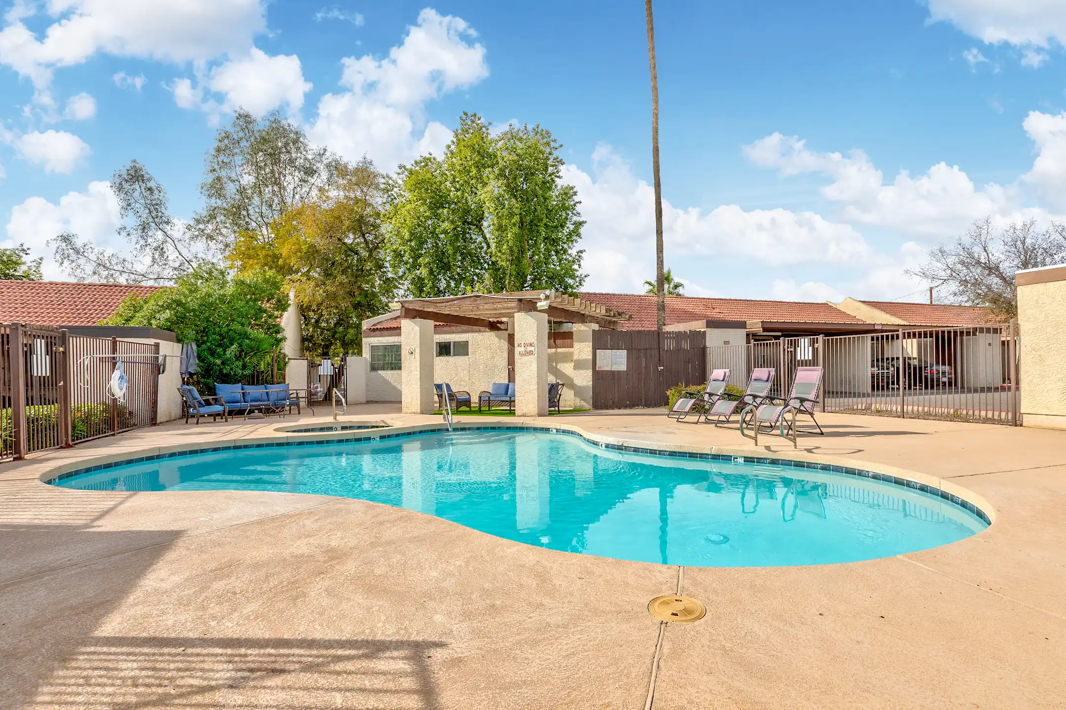 Belleview Estates Townhomes Apartments Phoenix, AZ 85008