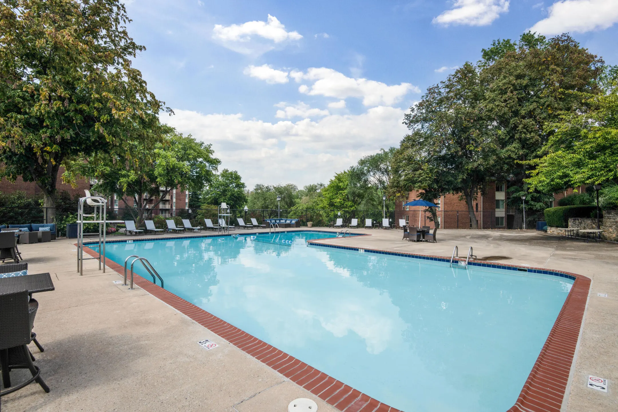 Pool - Columbia Pointe Apartment Homes - Columbia, MD