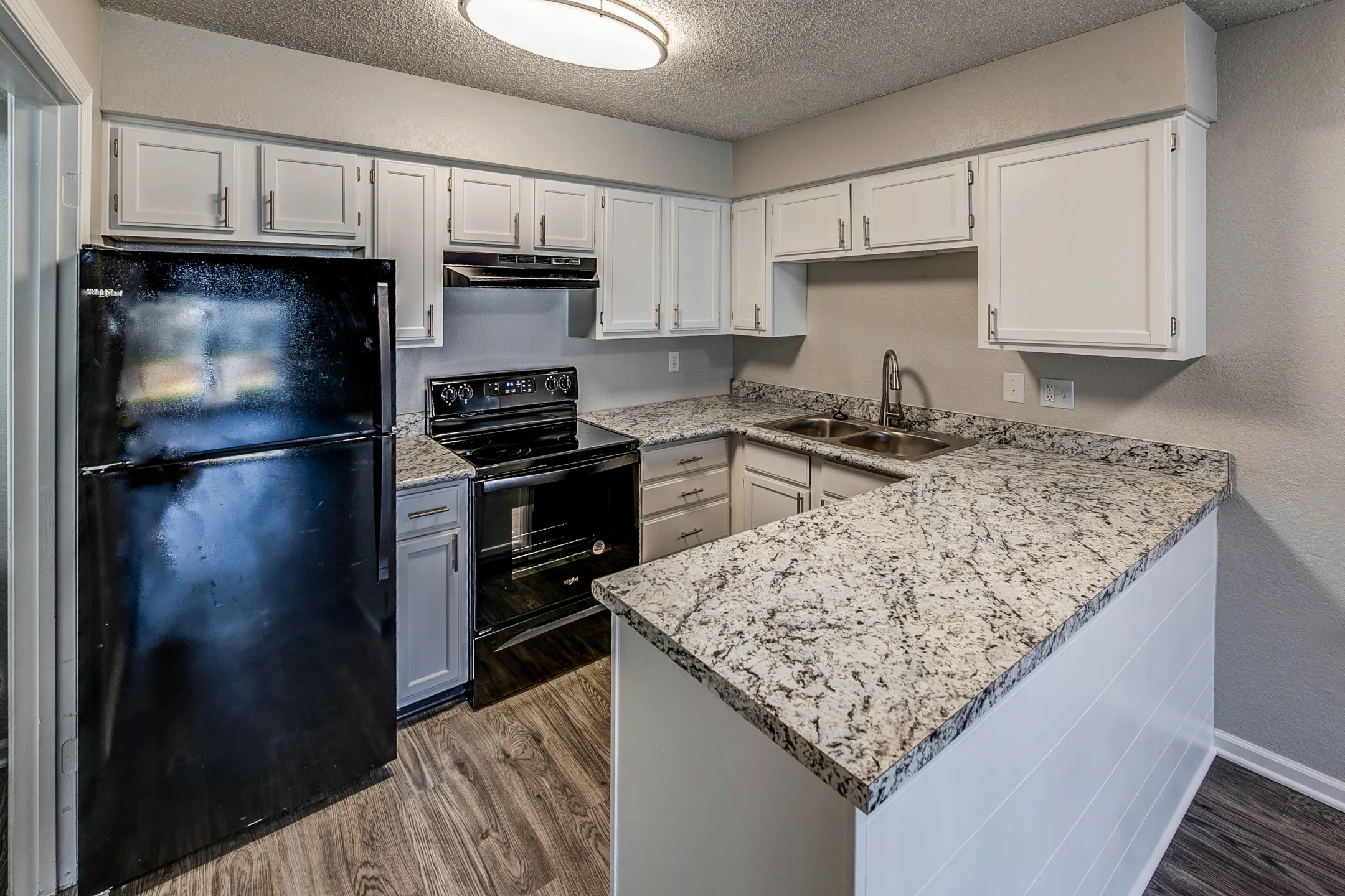 Pinehurst Apartments Kansas City, MO 64118