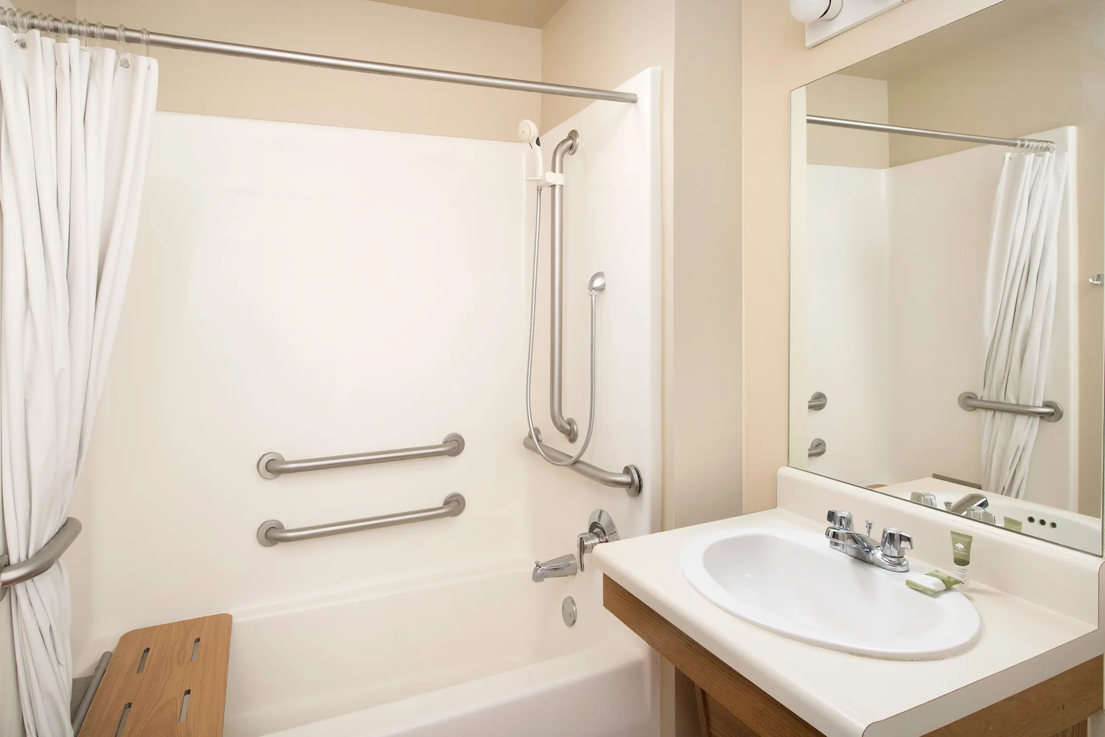 Furnished Studio Omaha Southwest Apartments Omaha, NE 68137