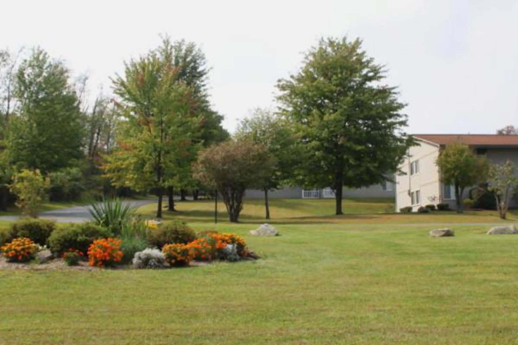 View - Little Acres Townhomes & Apartments - Hermitage, PA
