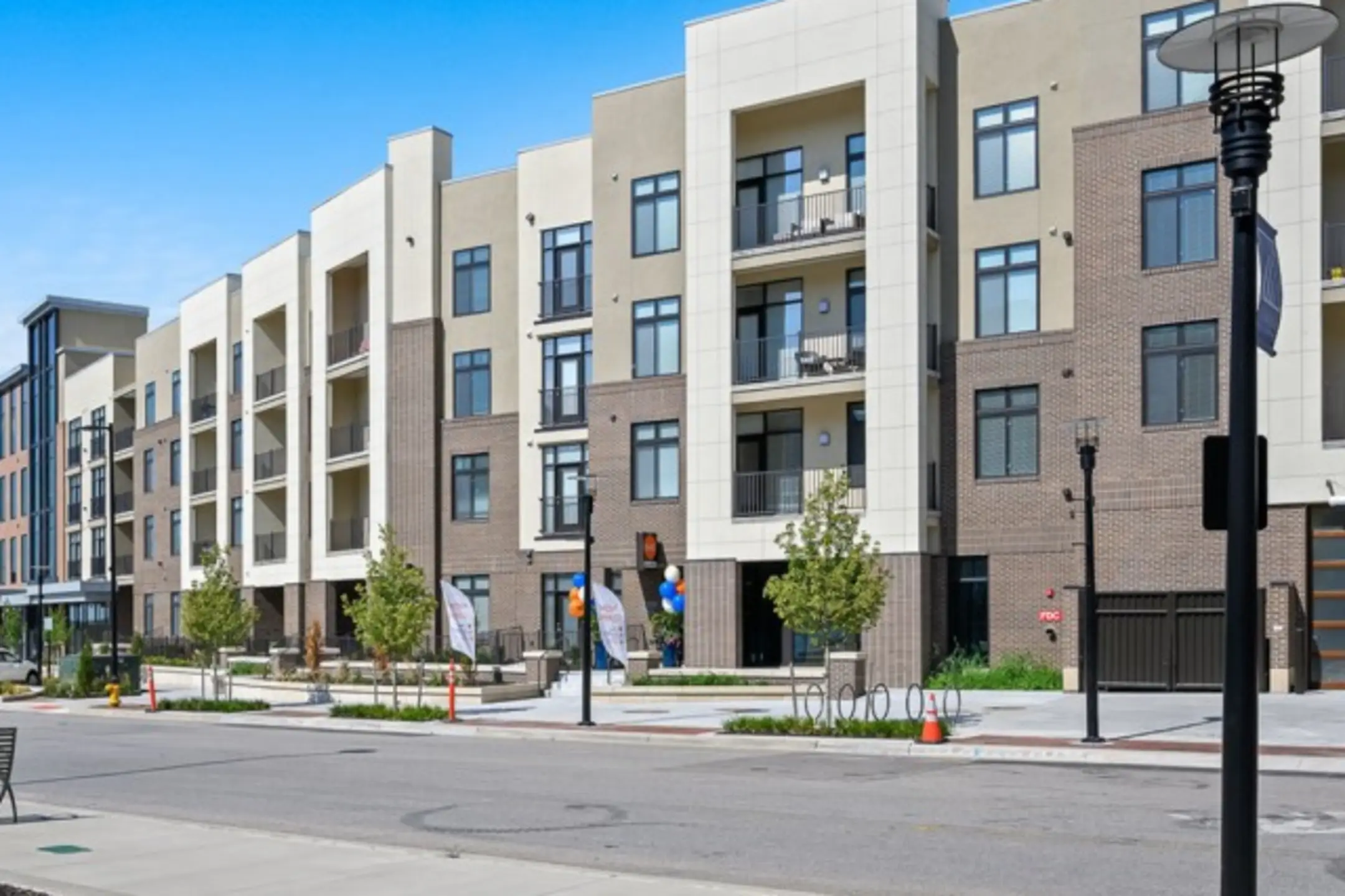 The District Apartments Lenexa