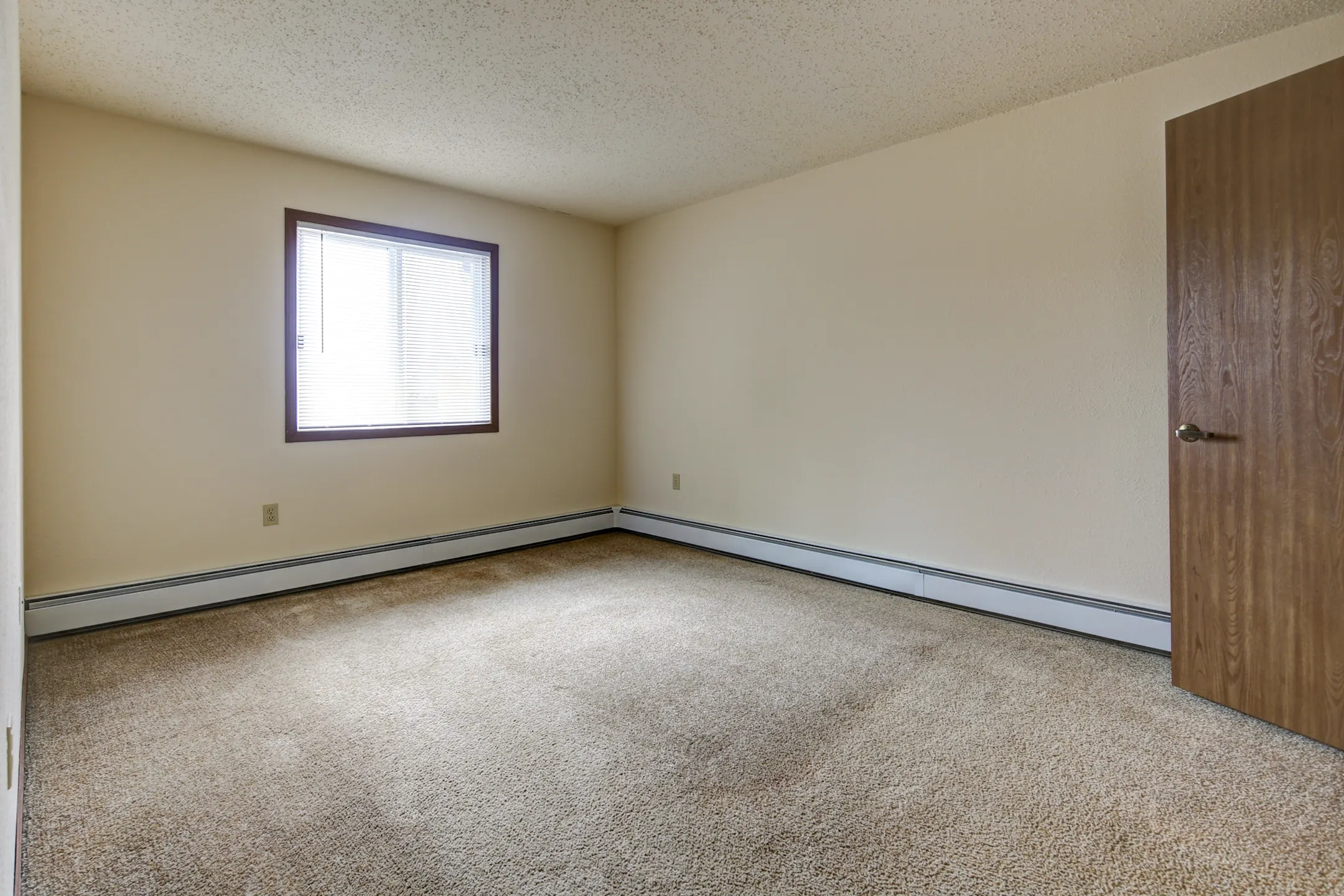 Parkside Apartments / Grace Manor Apartments 205219A W. Jefferson