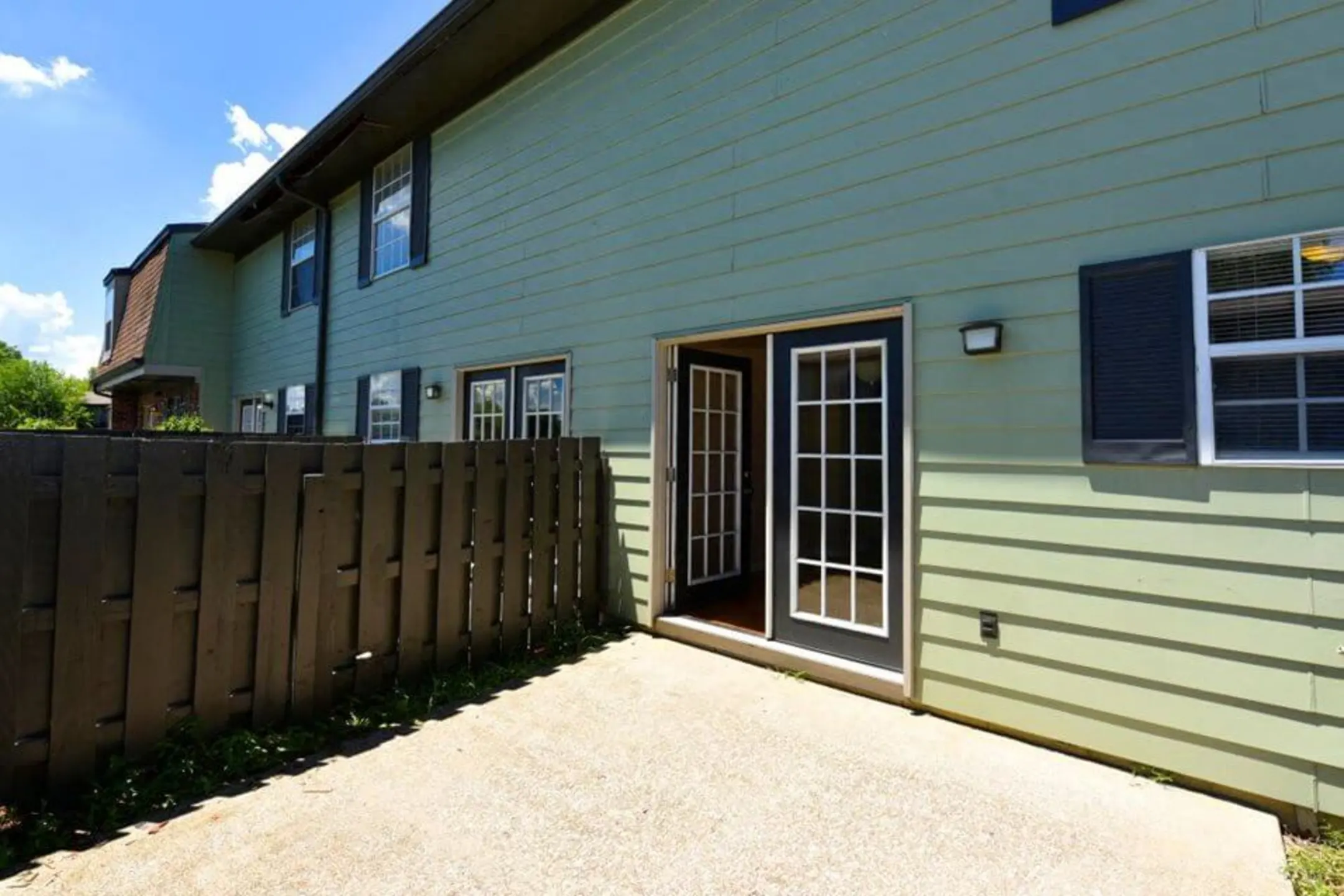 Pavilion Lakes Apartments Evansville, IN 47715