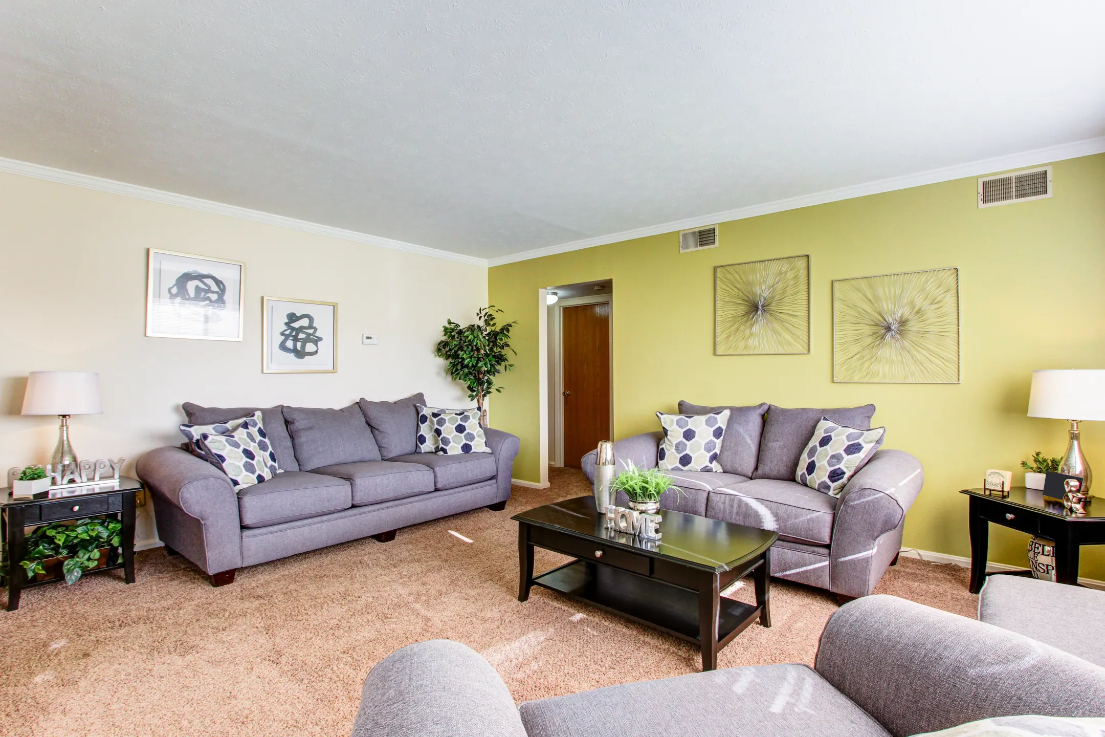 Living Room - Cambridge Square Apartments - Youngstown, OH