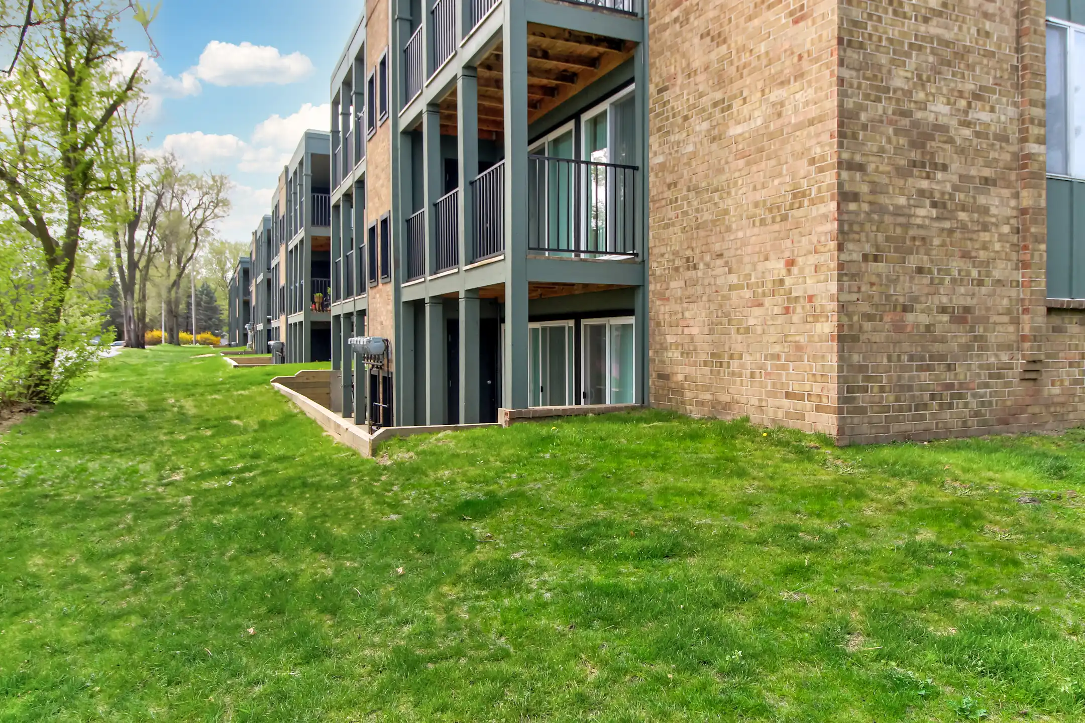 Uptowne Apartments 238 W Saginaw St East Lansing, MI Apartments for