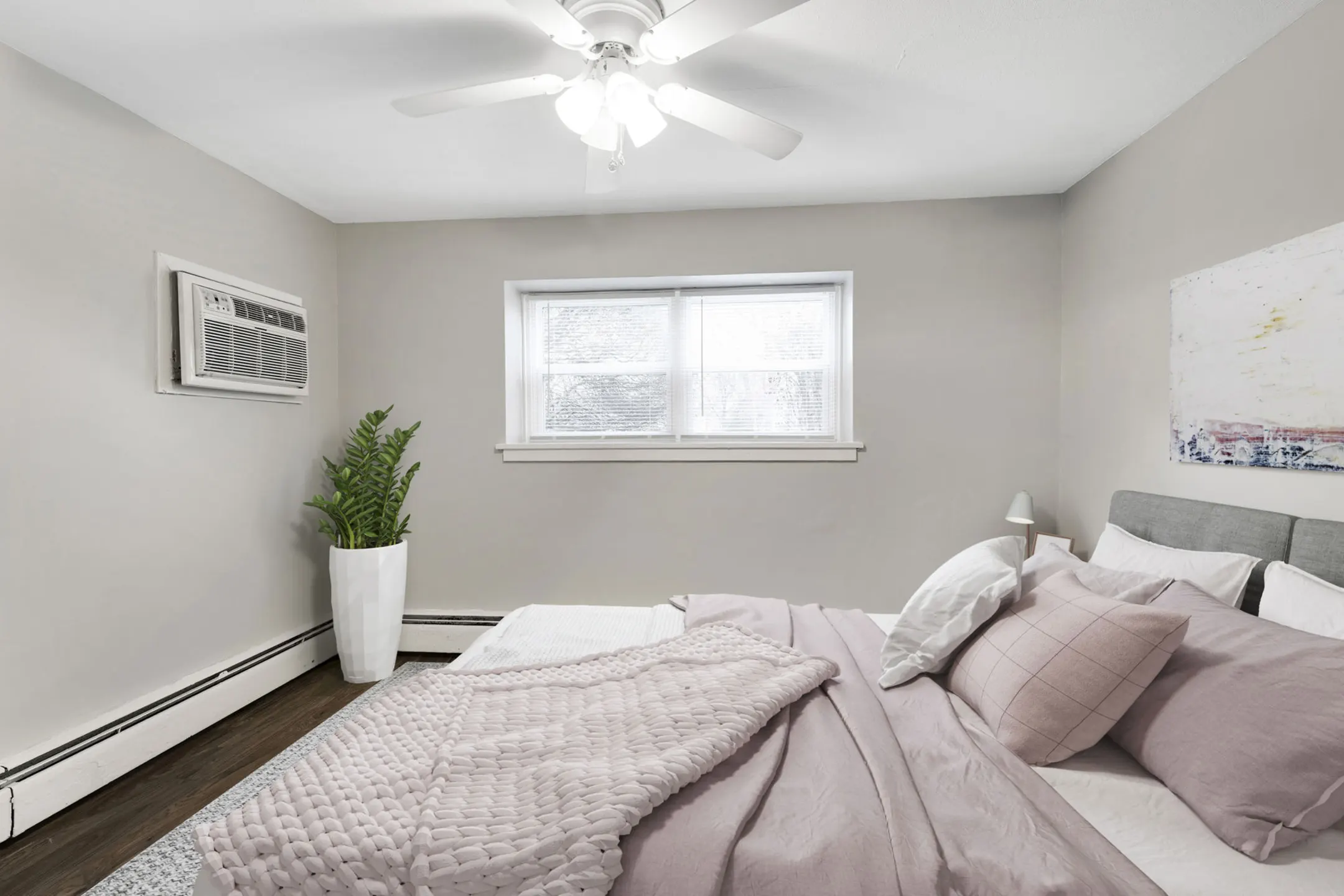 Bedroom - Minikahda Court Apartments - Saint Louis Park, MN