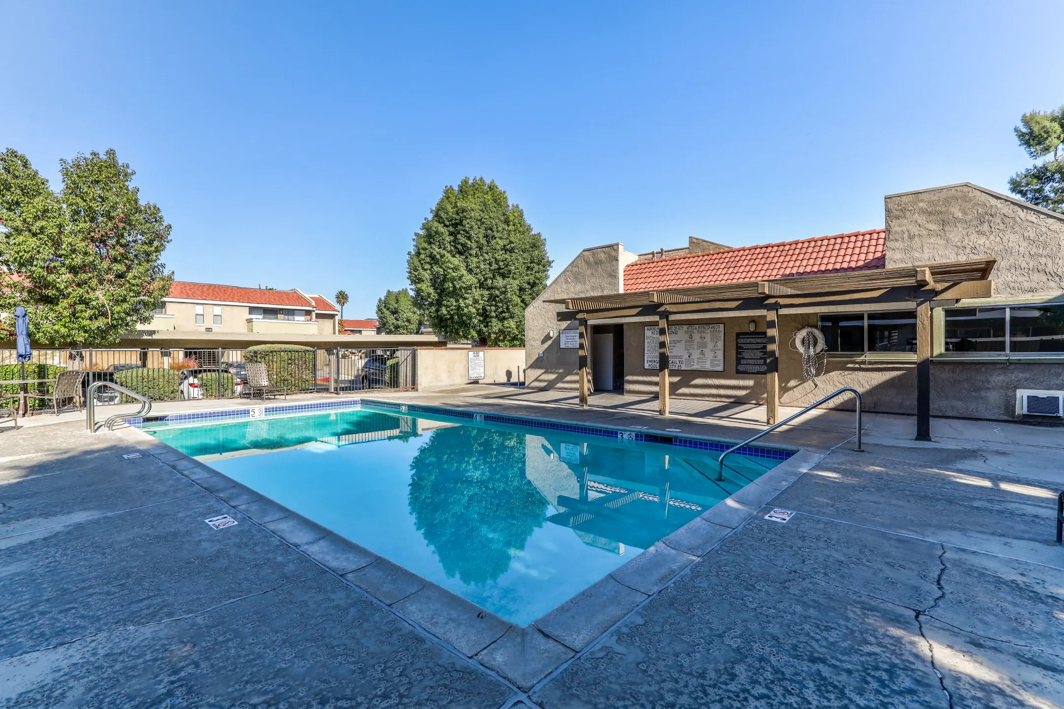 Amberwood Villas Apartments - Hemet, CA 92545