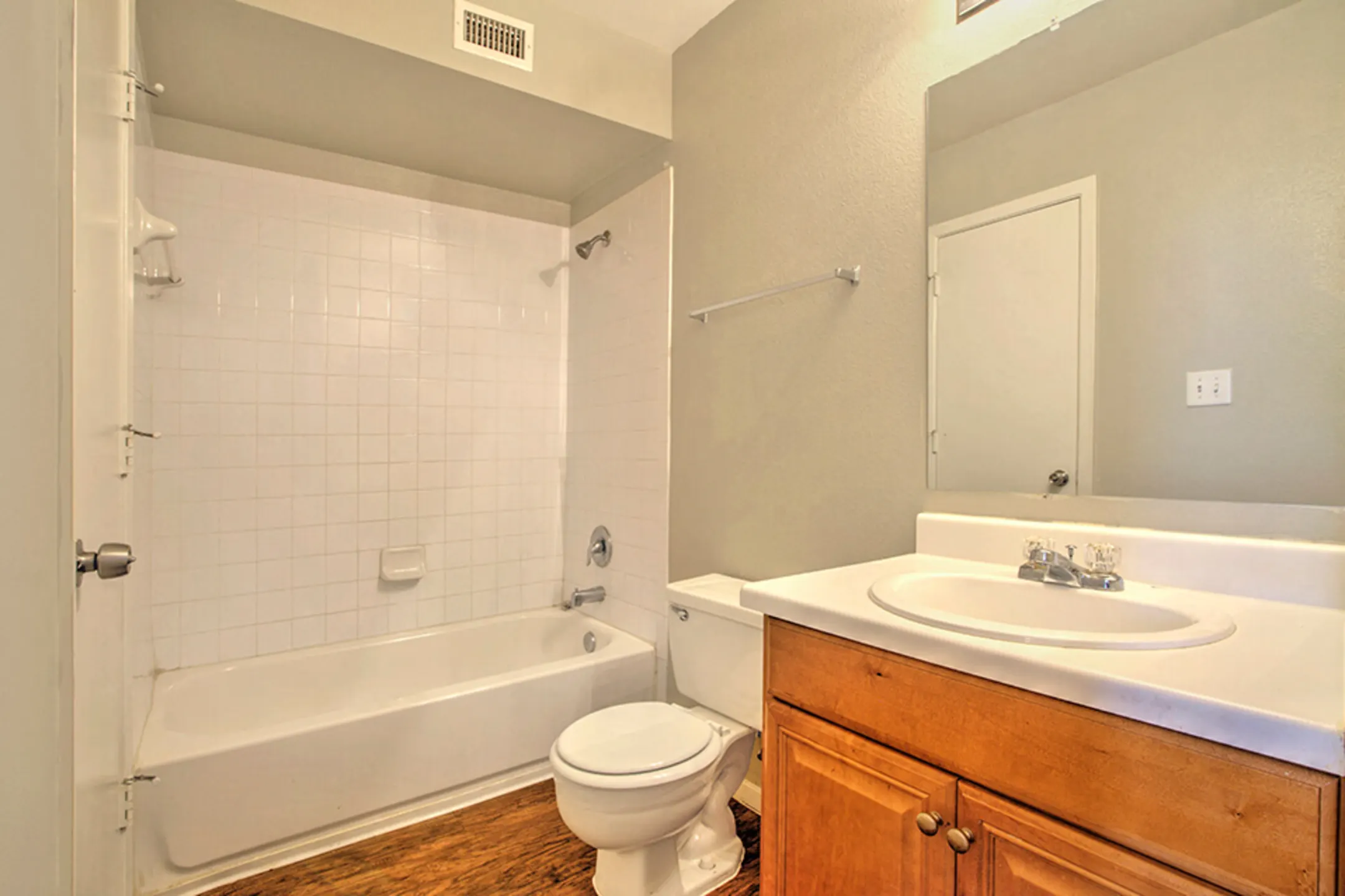 Rolling Oaks Apartments 400 Rolling Oaks Dr Giddings, TX Apartments