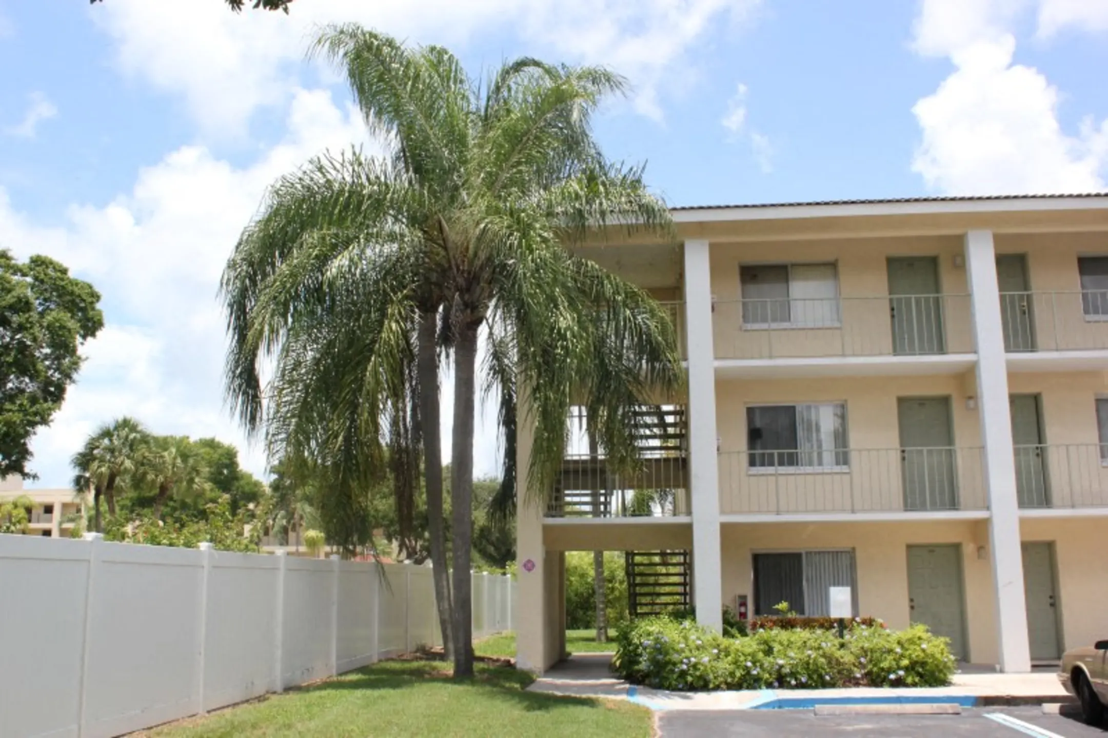 Lakes at Largo 11444 137th St Largo, FL Apartments for Rent Rent.