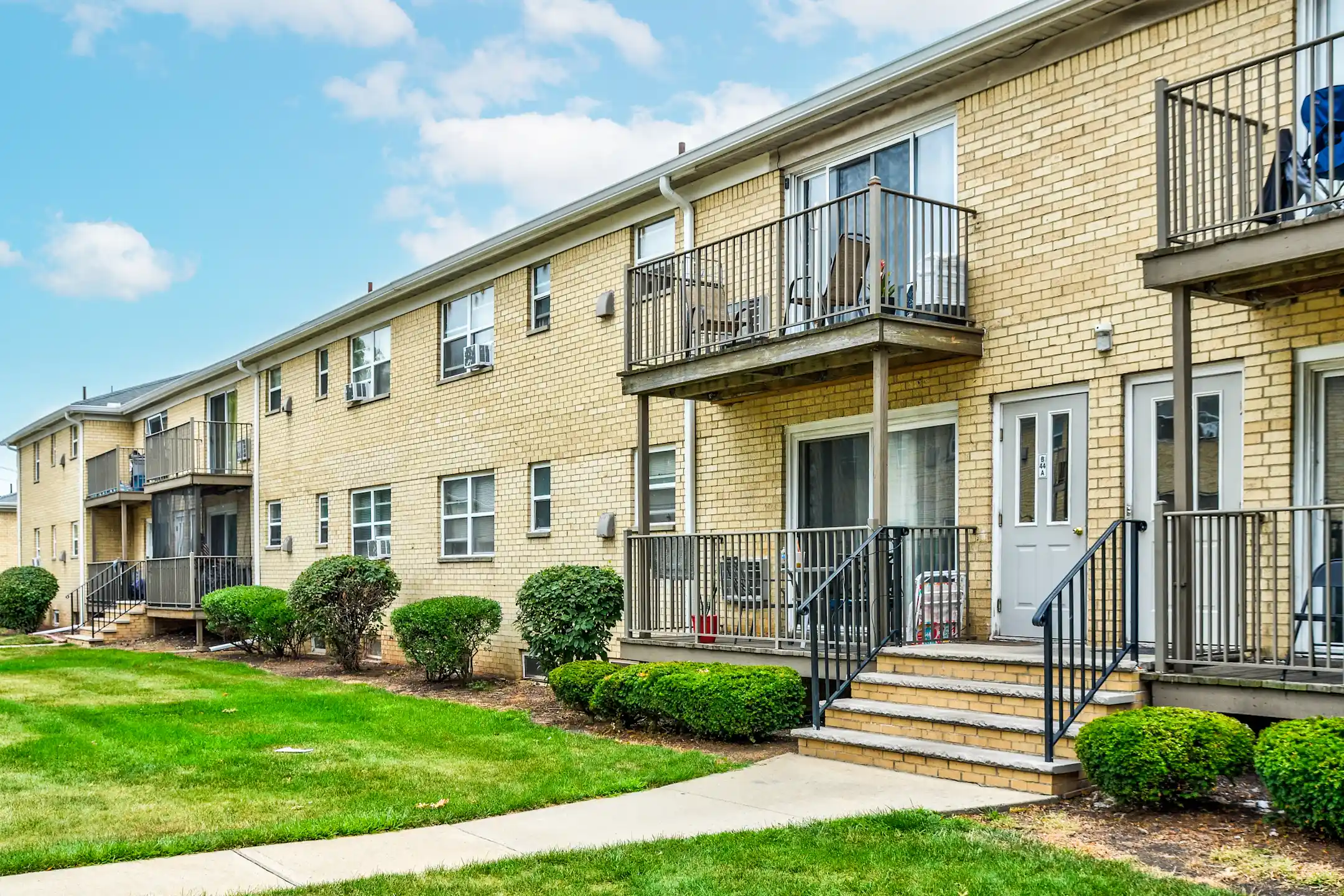 Carteret Gardens 33 Wedgewood Dr Carteret, NJ Apartments for Rent
