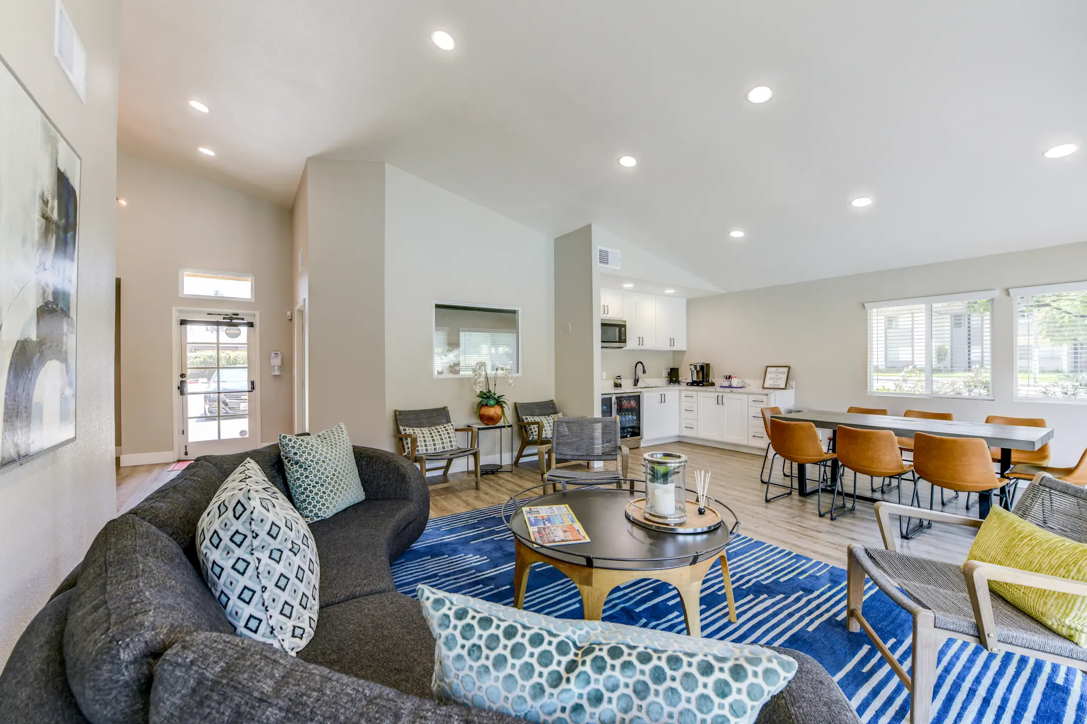 Gladstone Ridge 435 W Gladstone St Glendora, CA Apartments for Rent