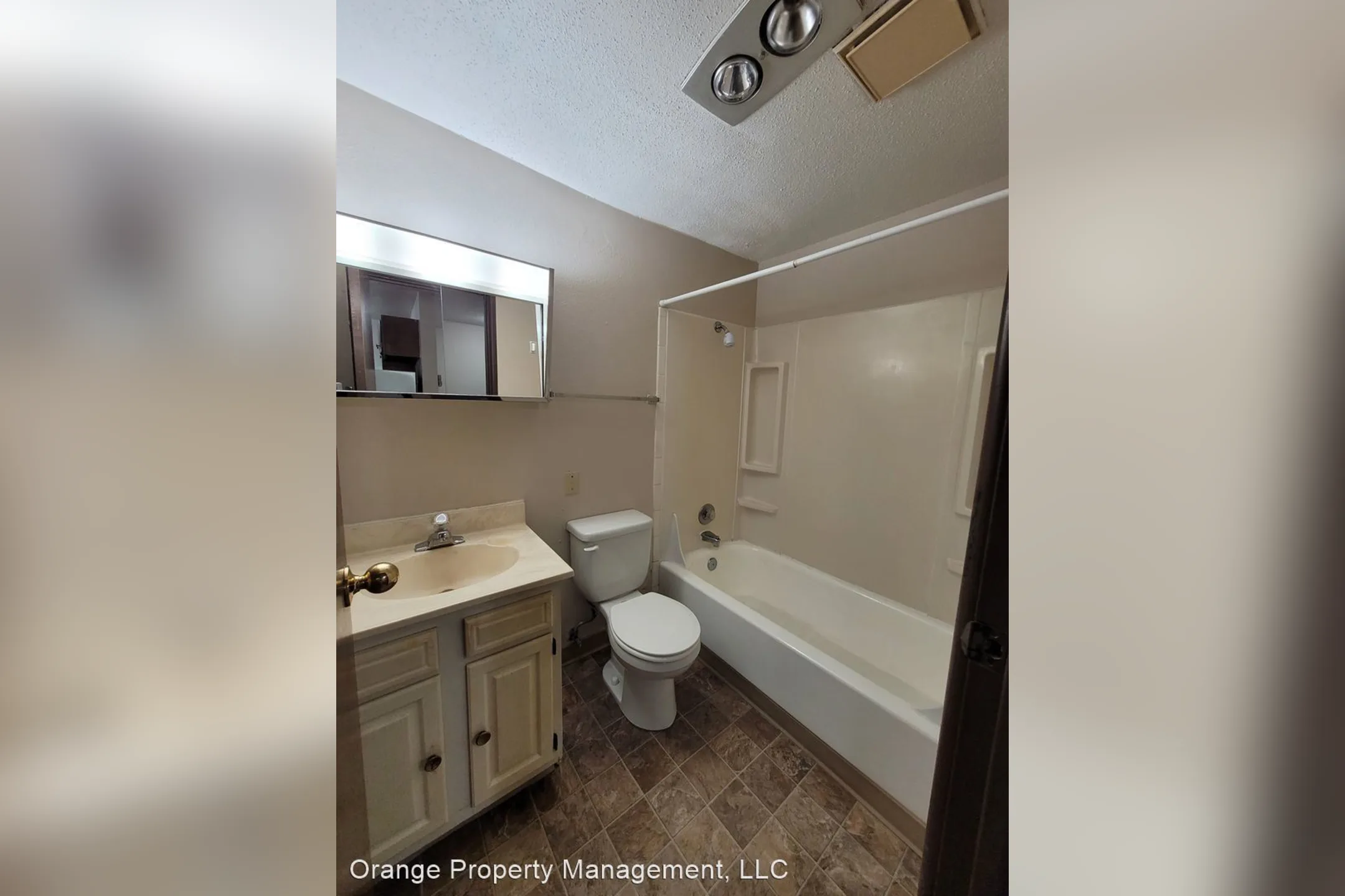 Bathroom - Frederick Apartments - Fargo, ND