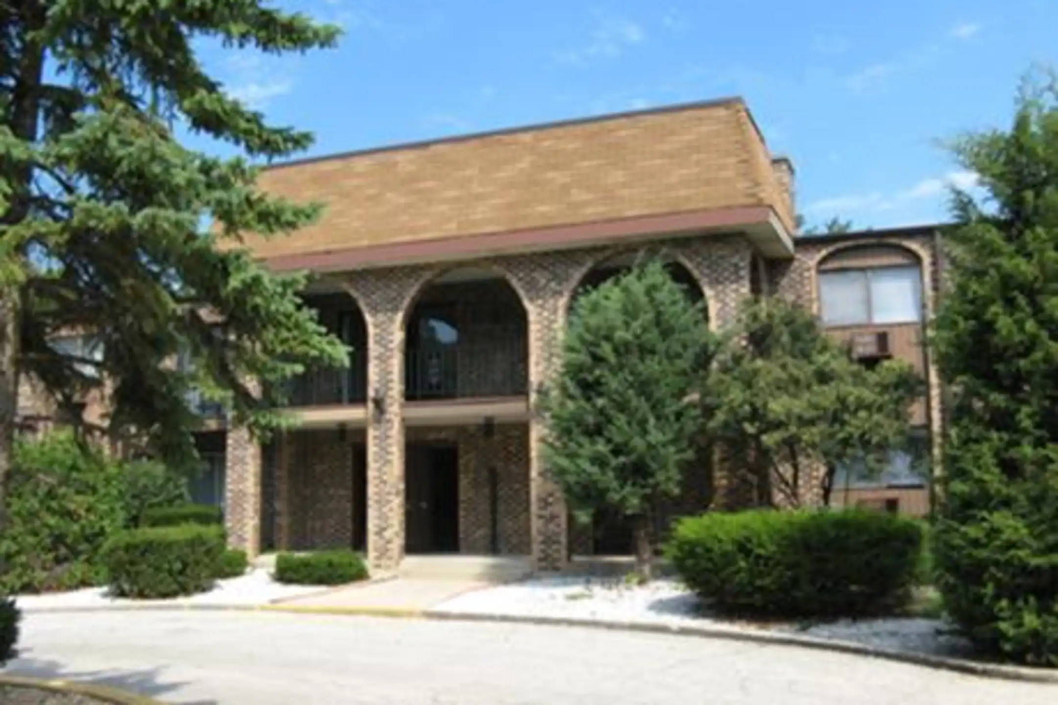 Elmwood Apartments Mundelein, IL 60060