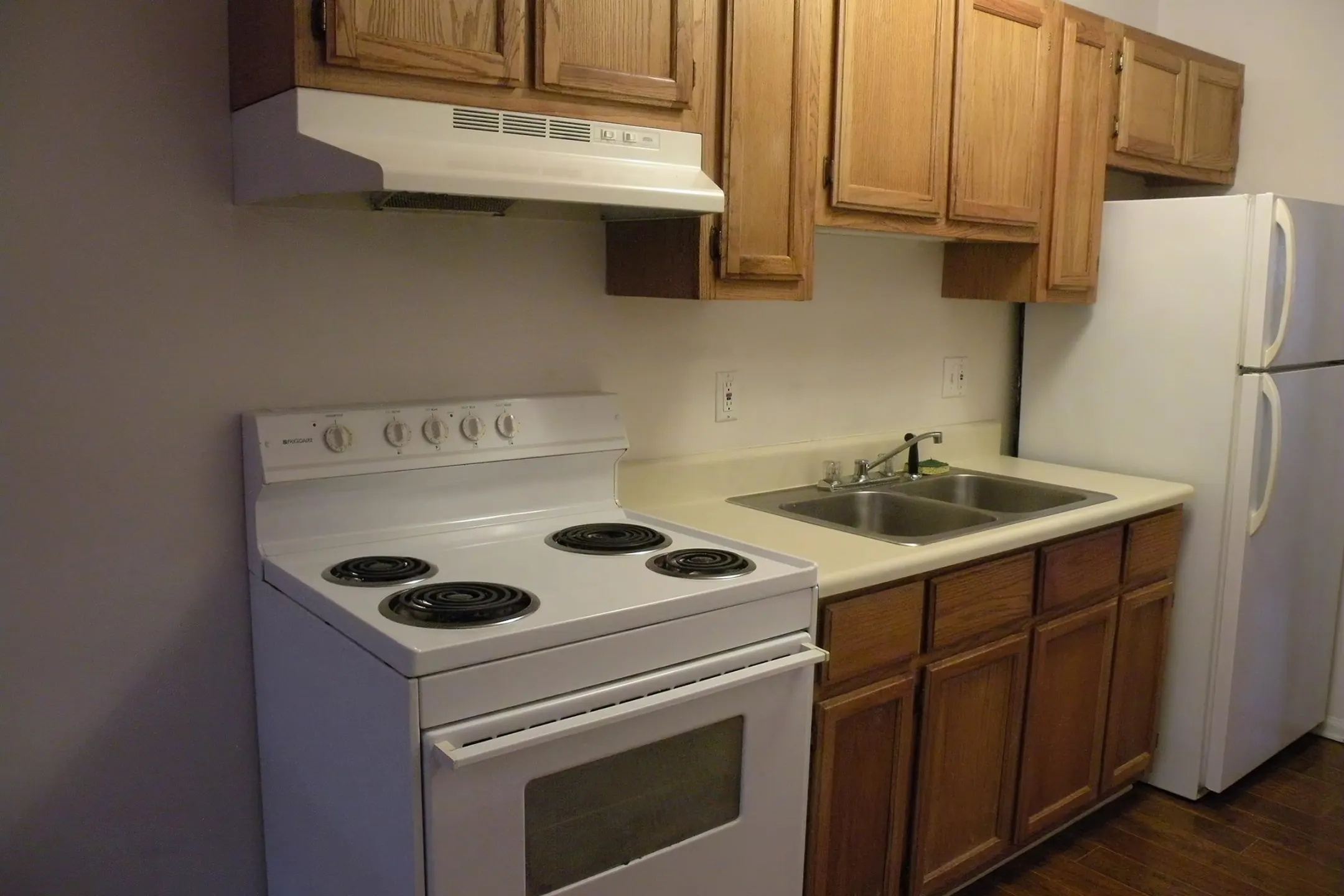 Kitchen - Twin Oaks Apartments - Calhoun, GA