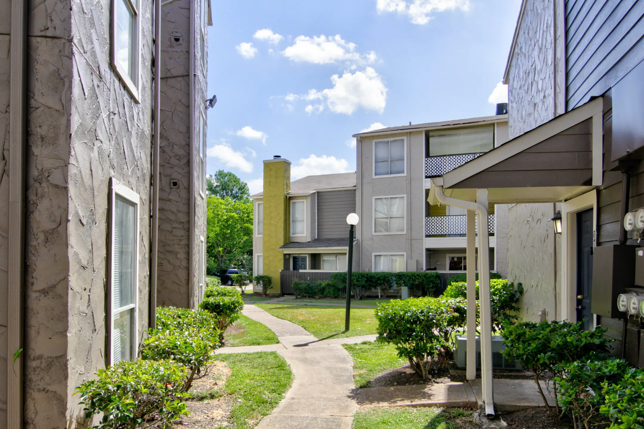 Parkway & Parkgreen at Bellaire 8100 Bellaire Houston, TX