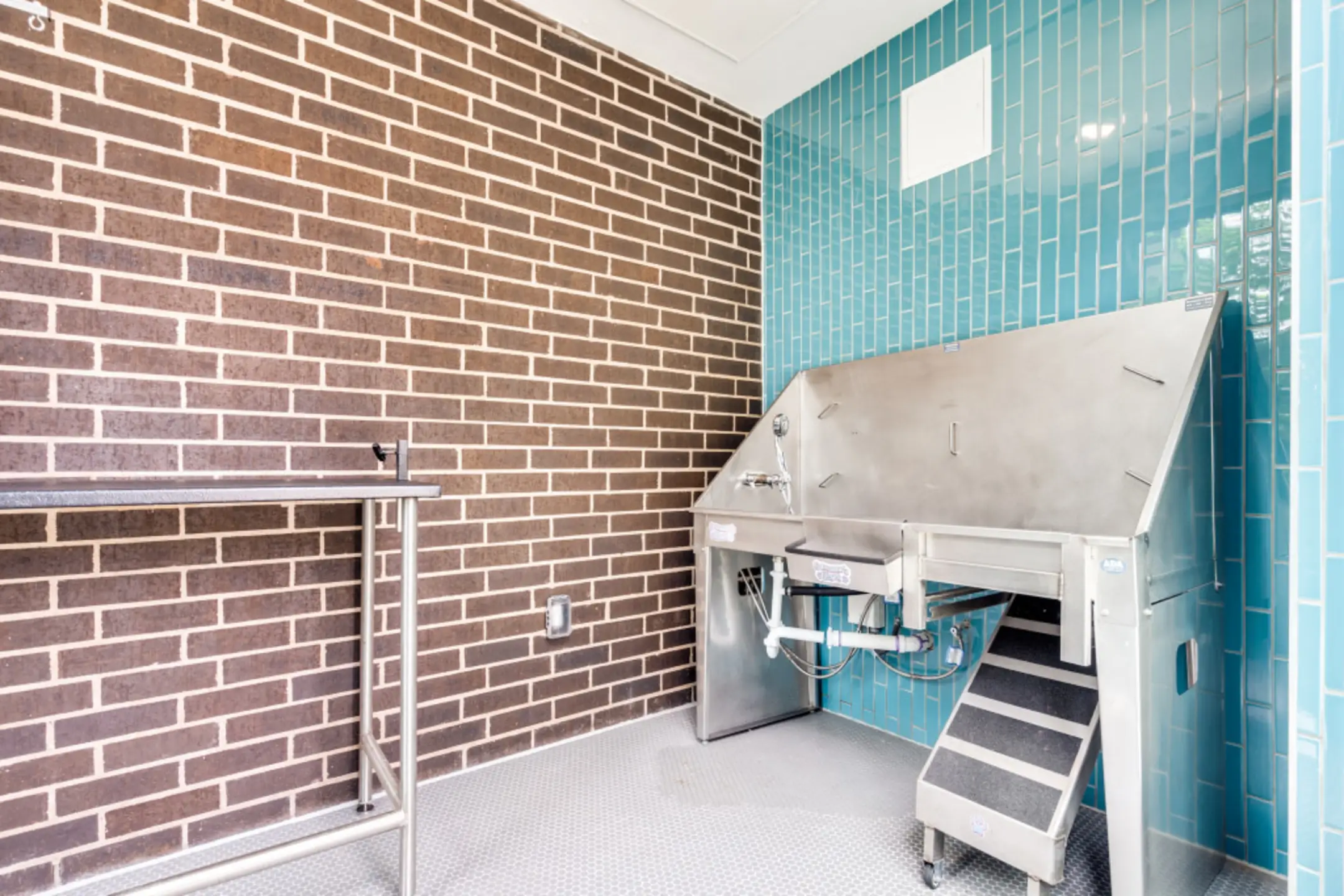 Midway Row House - Farmers Branch, TX