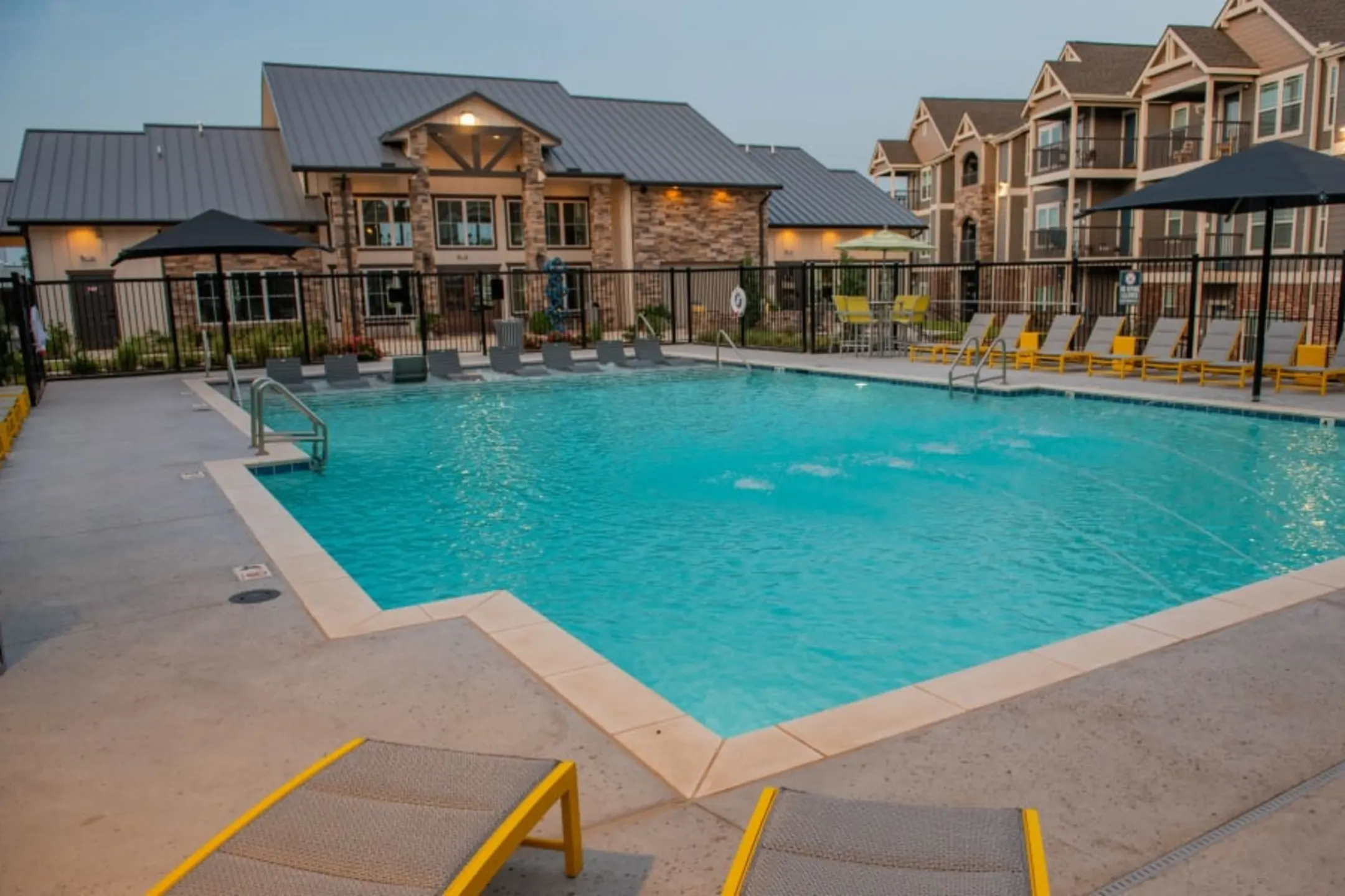 Center 301 Apartments Towne Center Dr & Markey Pkwy Belton, MO