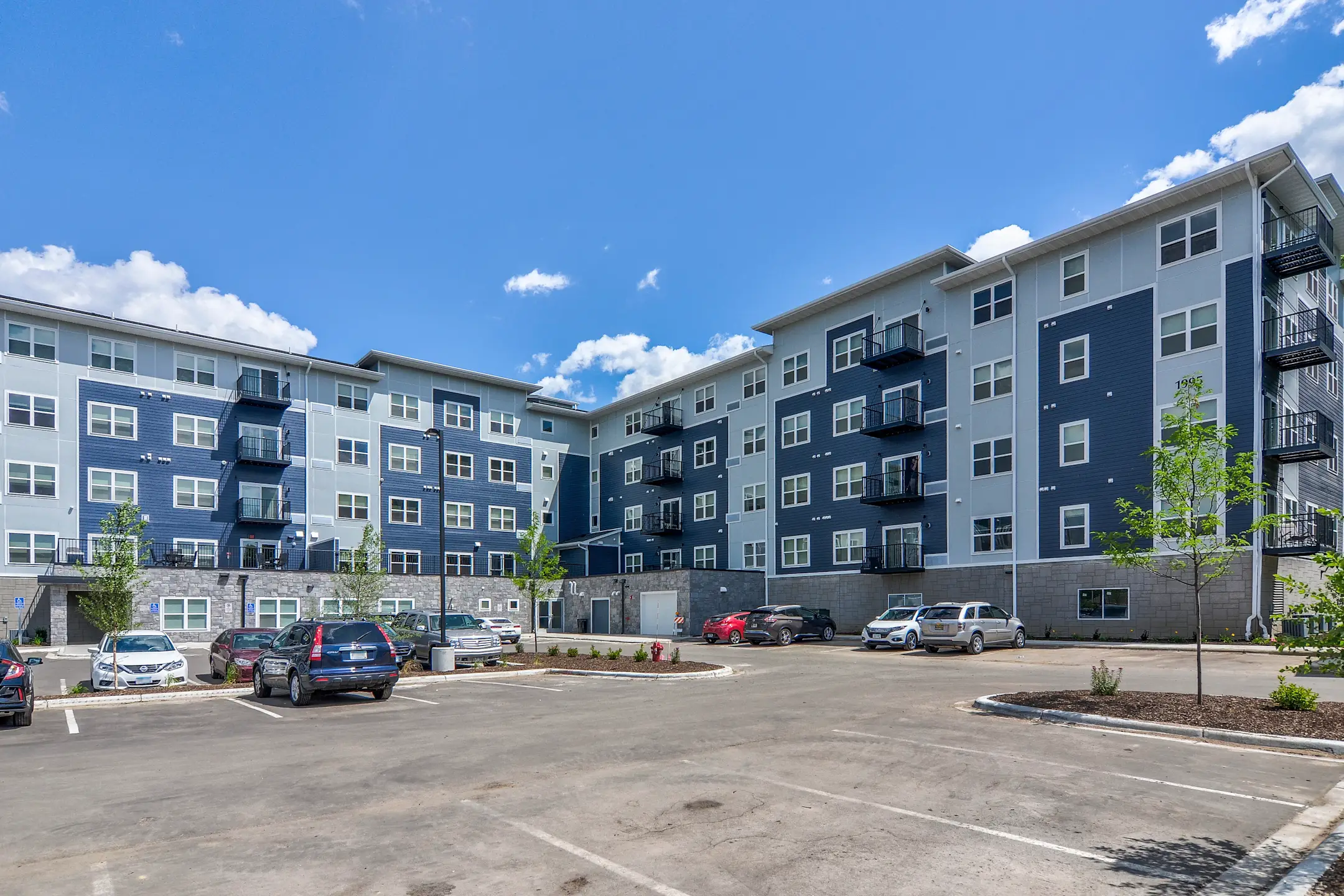 Flats at Neill Park Apartments Burnsville, MN 55337