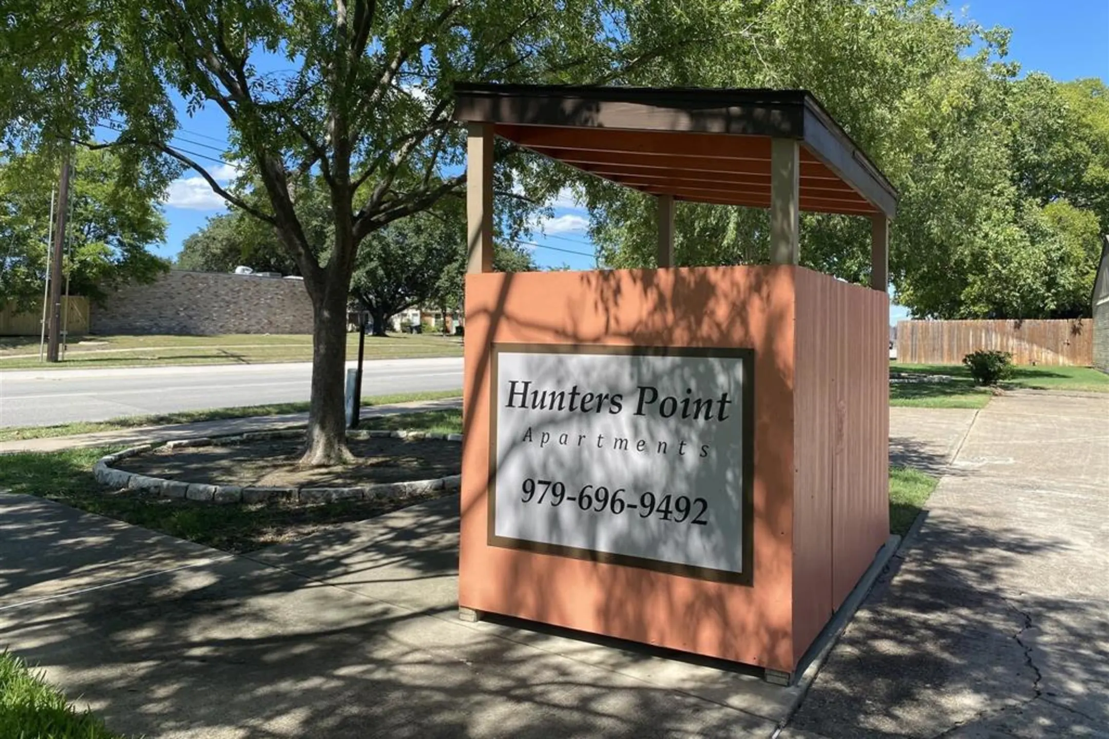 Community Signage - Hunters Point Apartments - College Station, TX