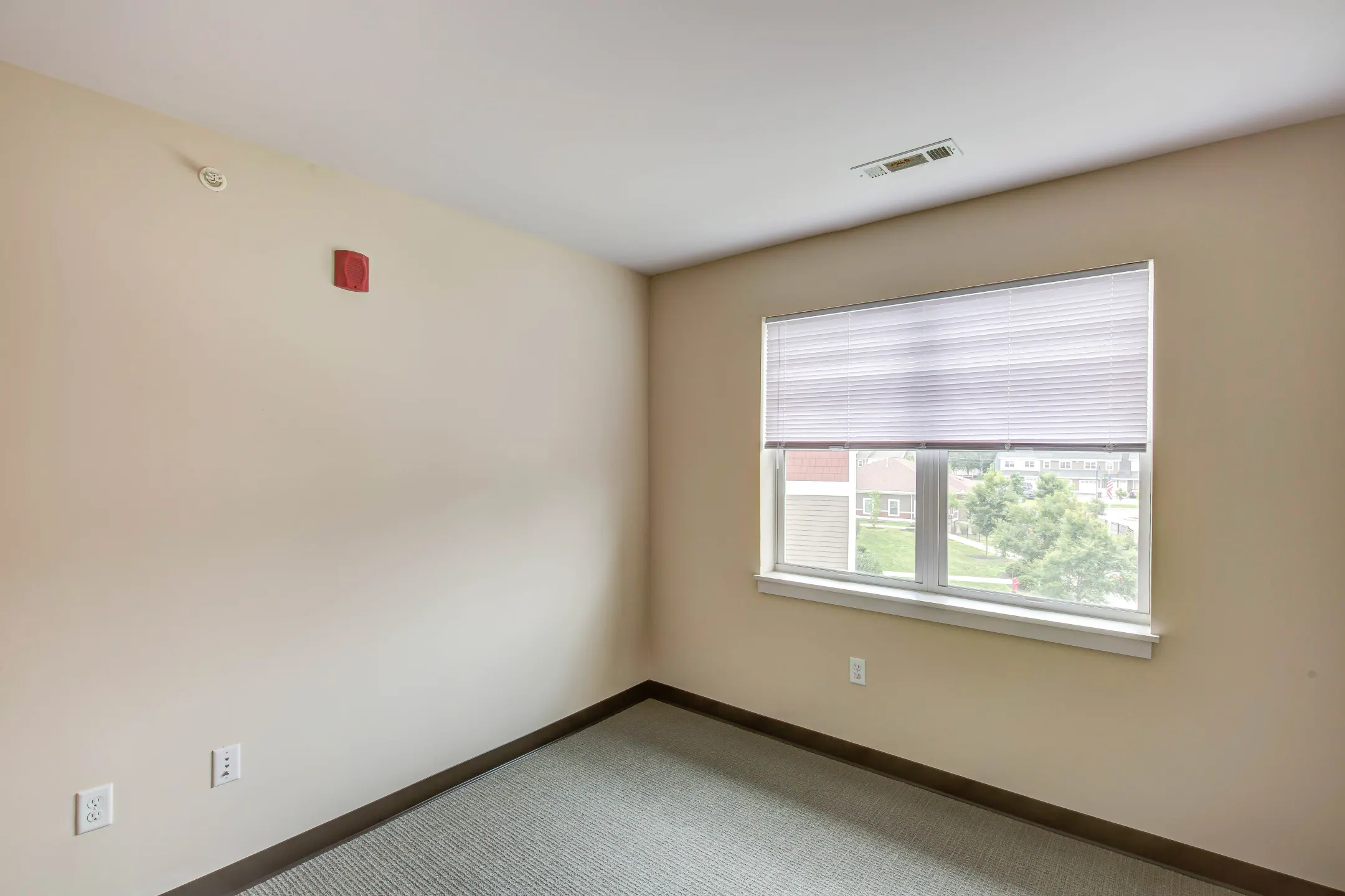 Chelmsford Woods Residences 261 Littleton Rd Chelmsford, MA