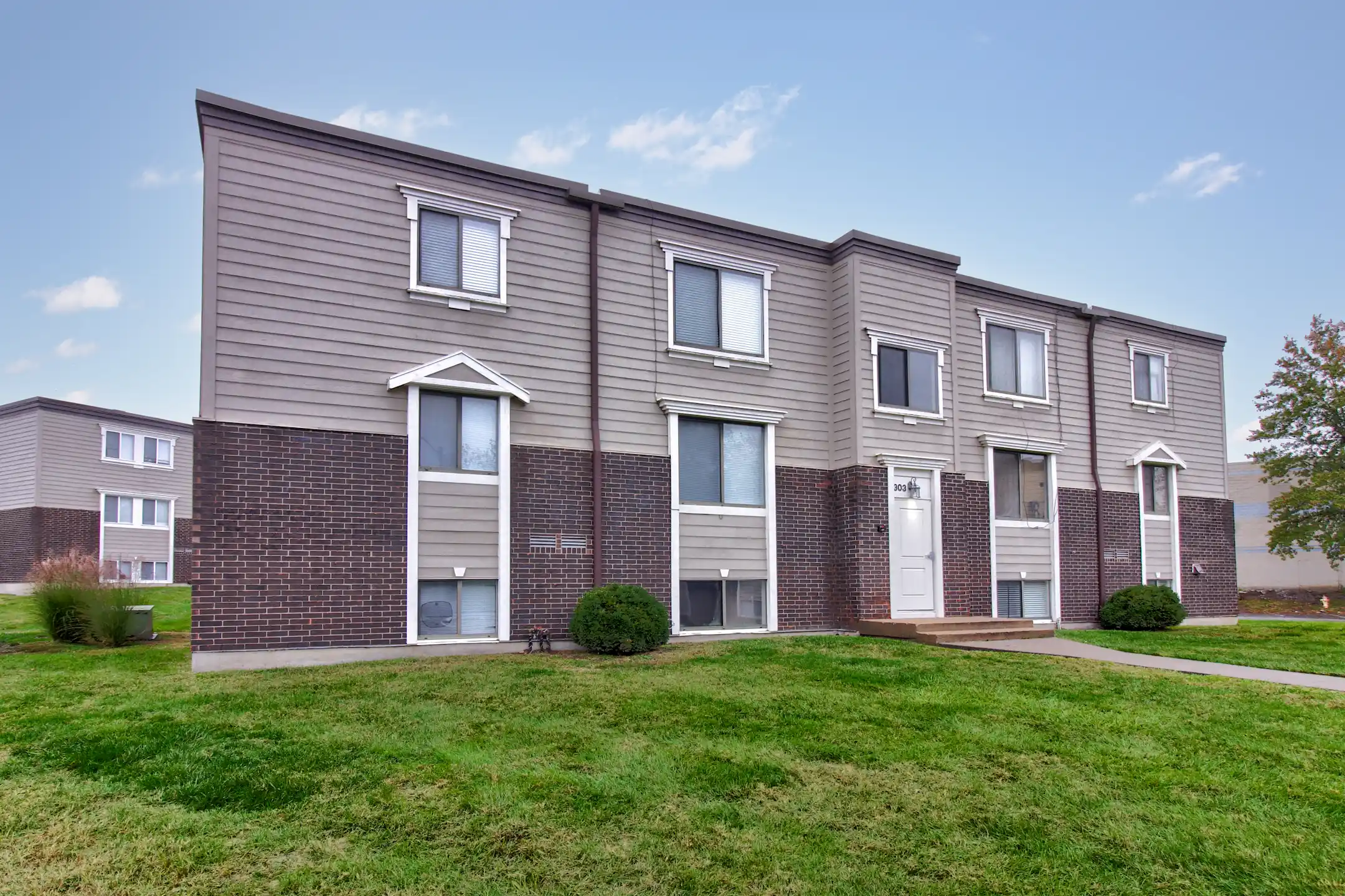 Crossroads Village Apartments 307 S Forrest Ave Liberty, MO