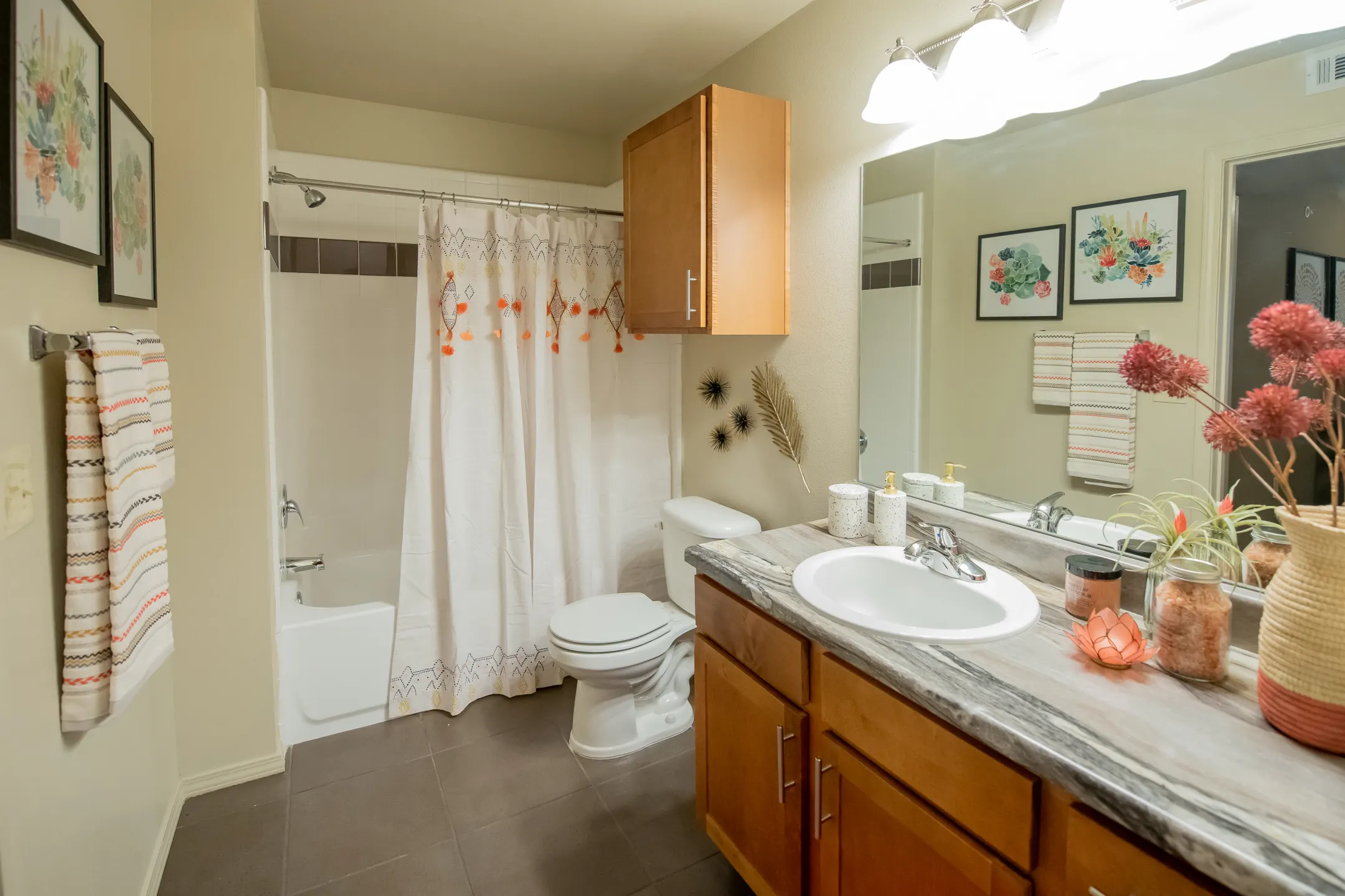 Bathroom - Cascata Luxury Apartments - Tulsa, OK