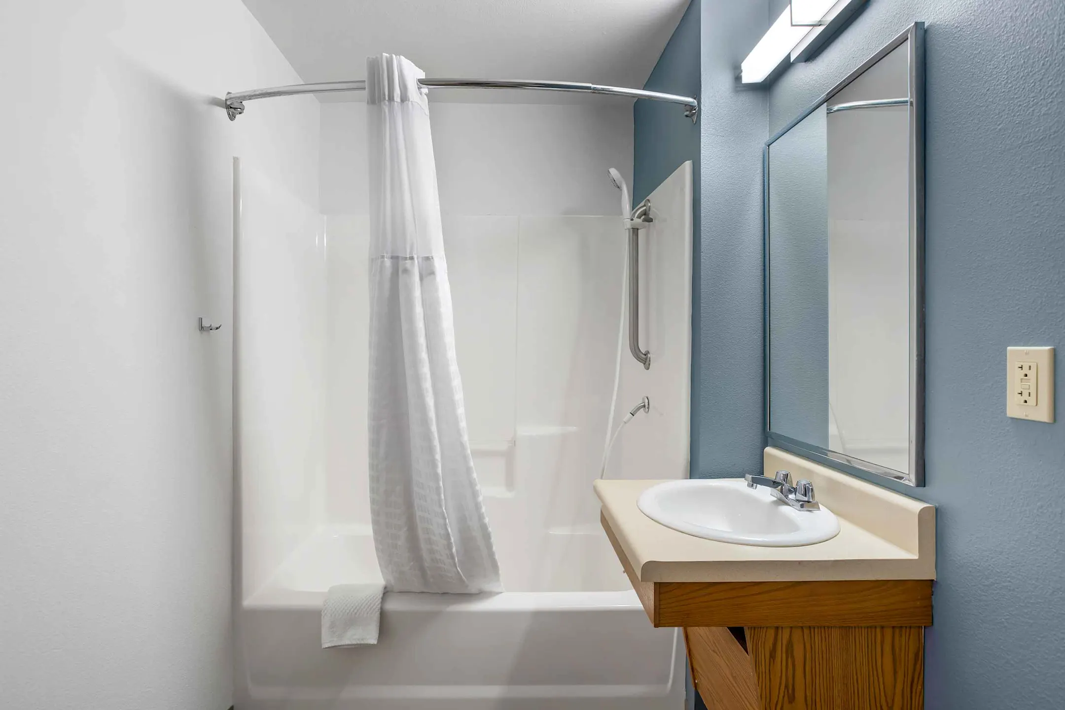 Bathroom - Furnished Studio - Shreveport - Bossier City - Bossier City, LA
