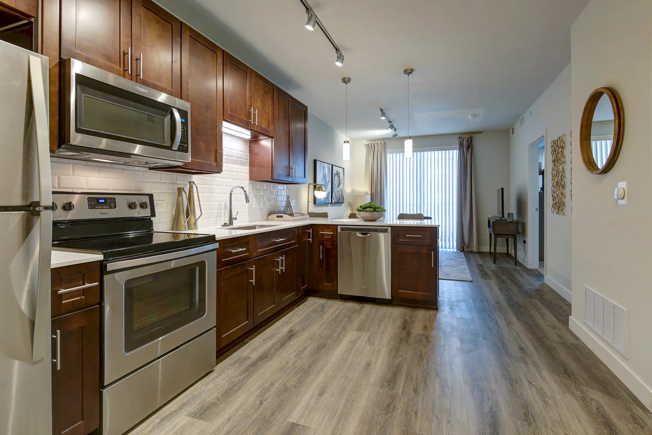 Buckingham Place Apartments Des Plaines, IL 60016